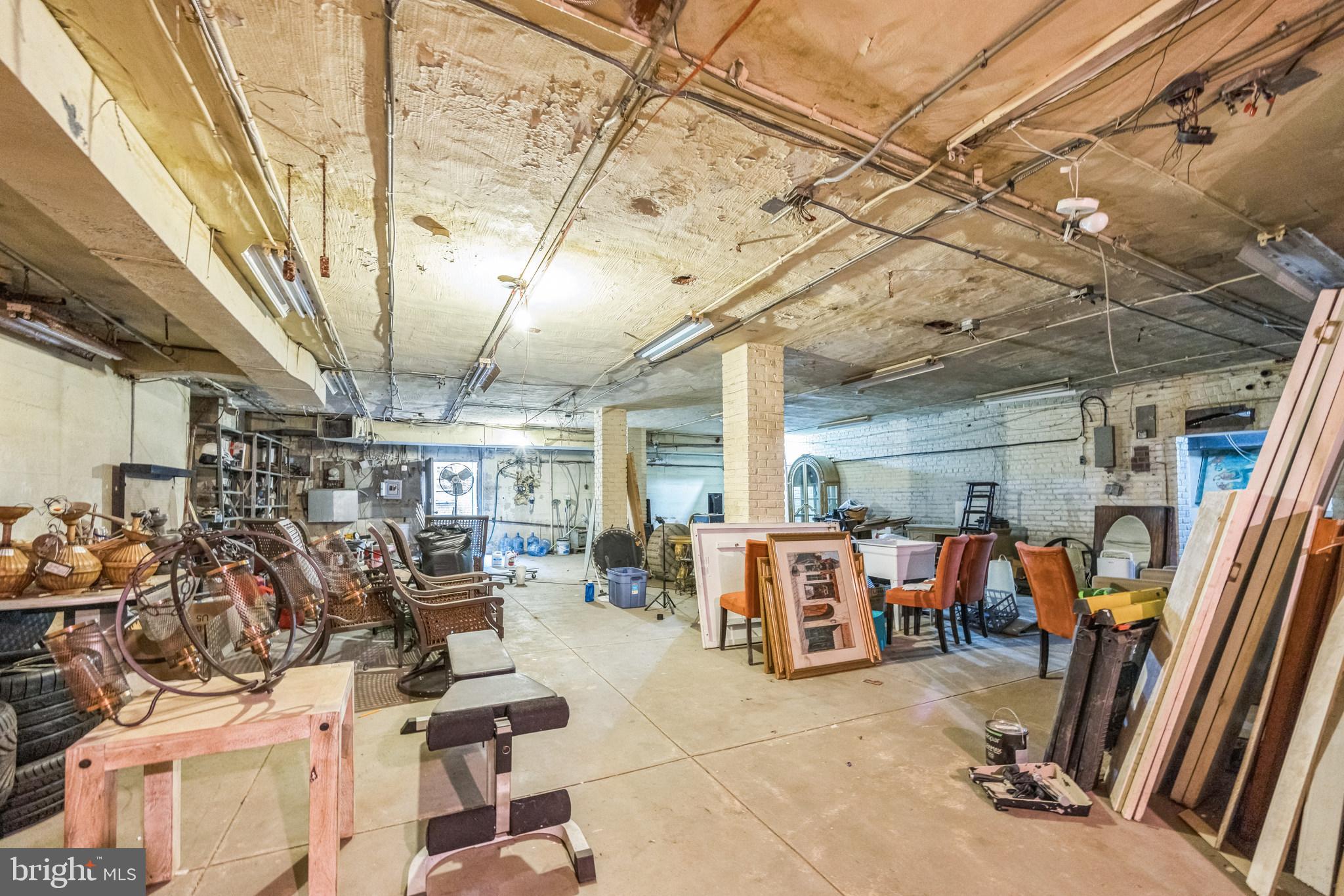 KENSINGTON - Commercial Sale