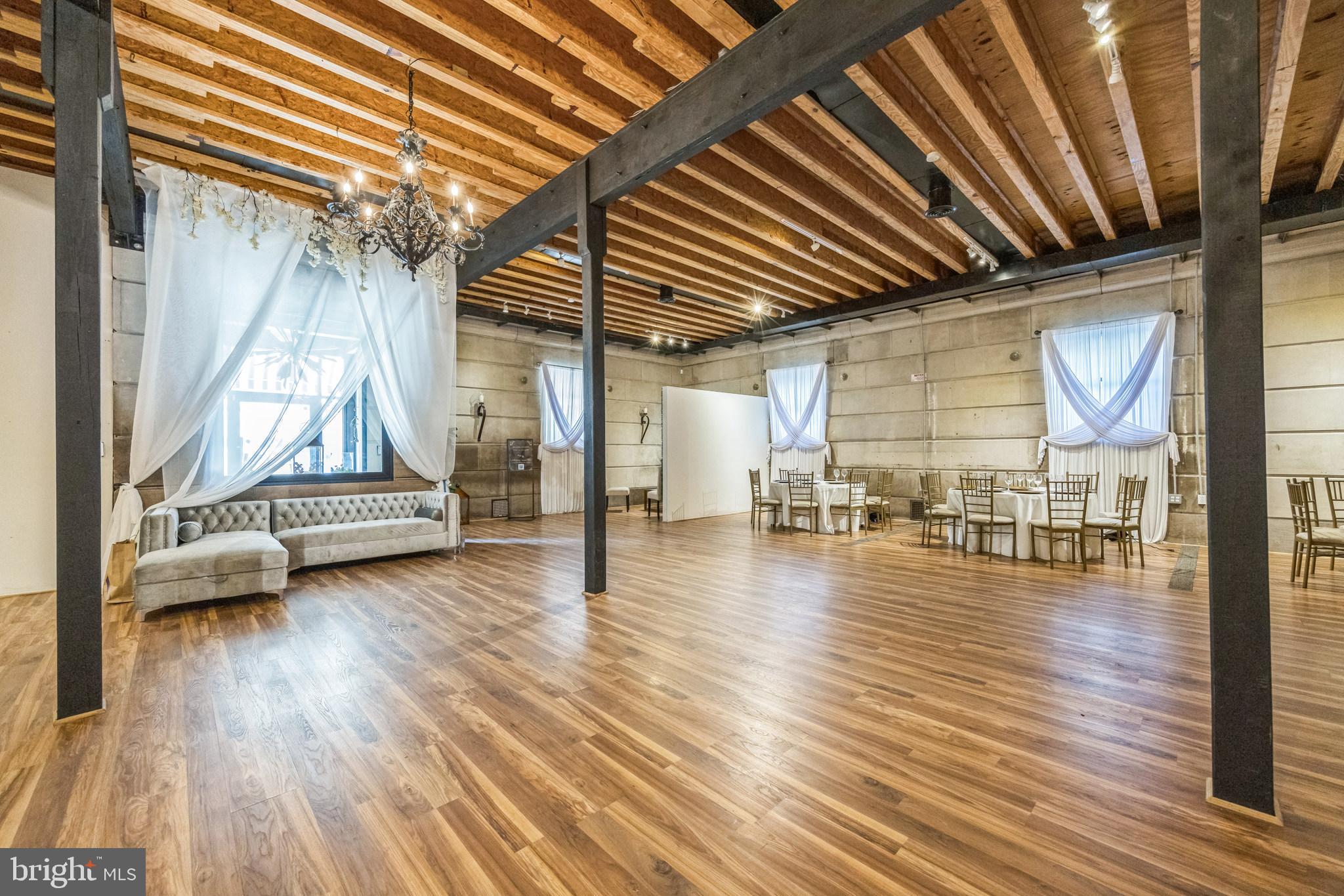 KENSINGTON - Commercial Sale