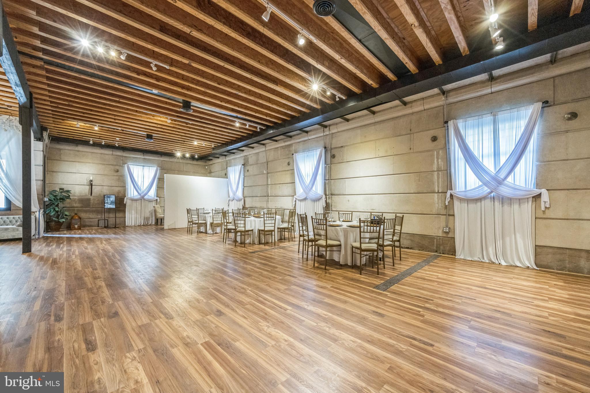 KENSINGTON - Commercial Sale