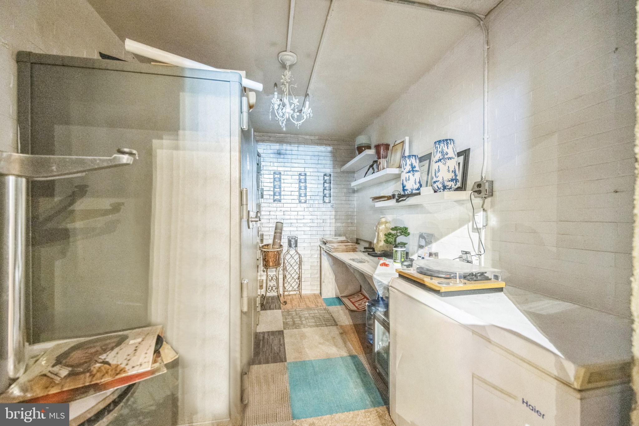 KENSINGTON - Commercial Sale