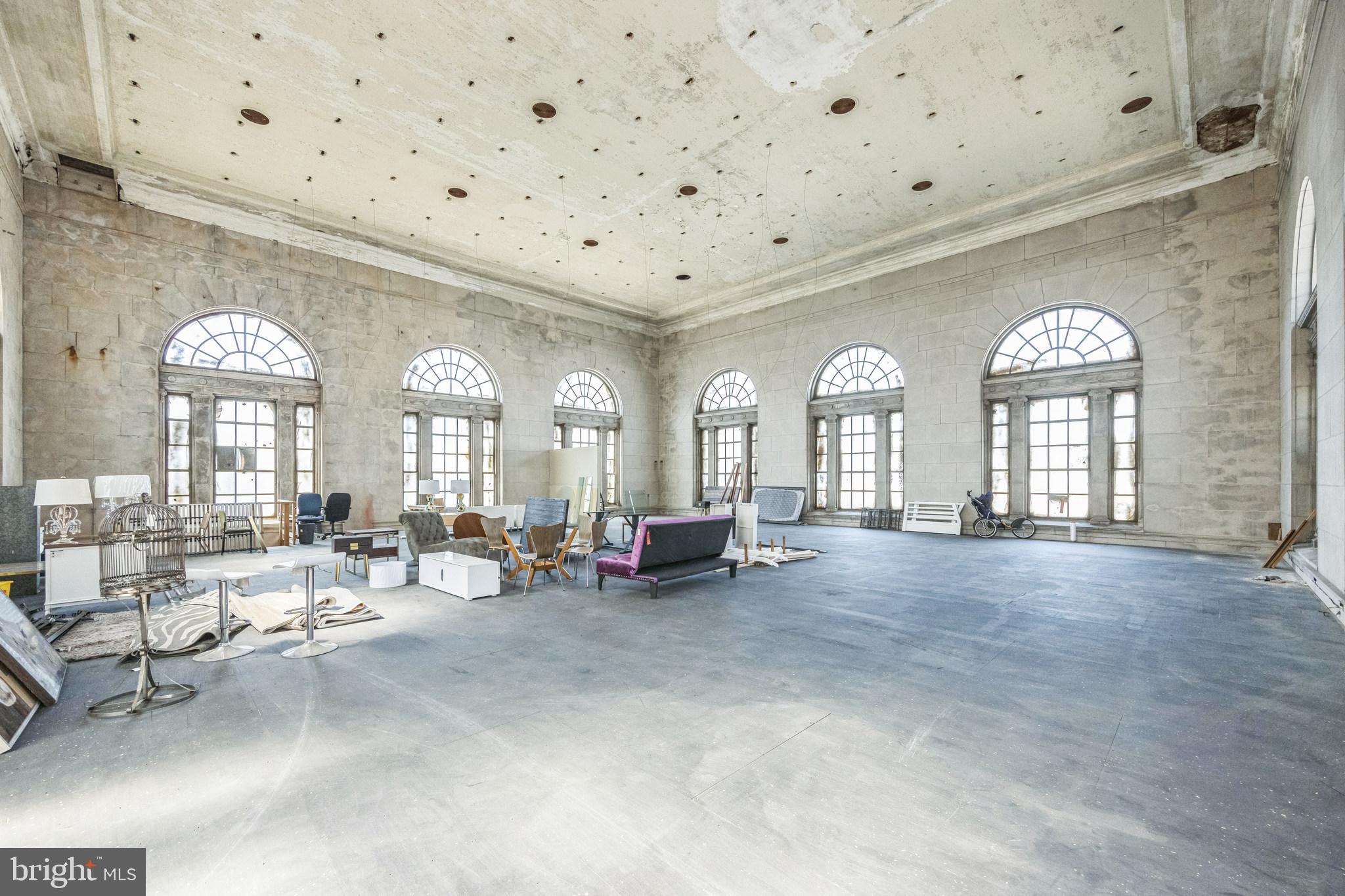 KENSINGTON - Commercial Sale