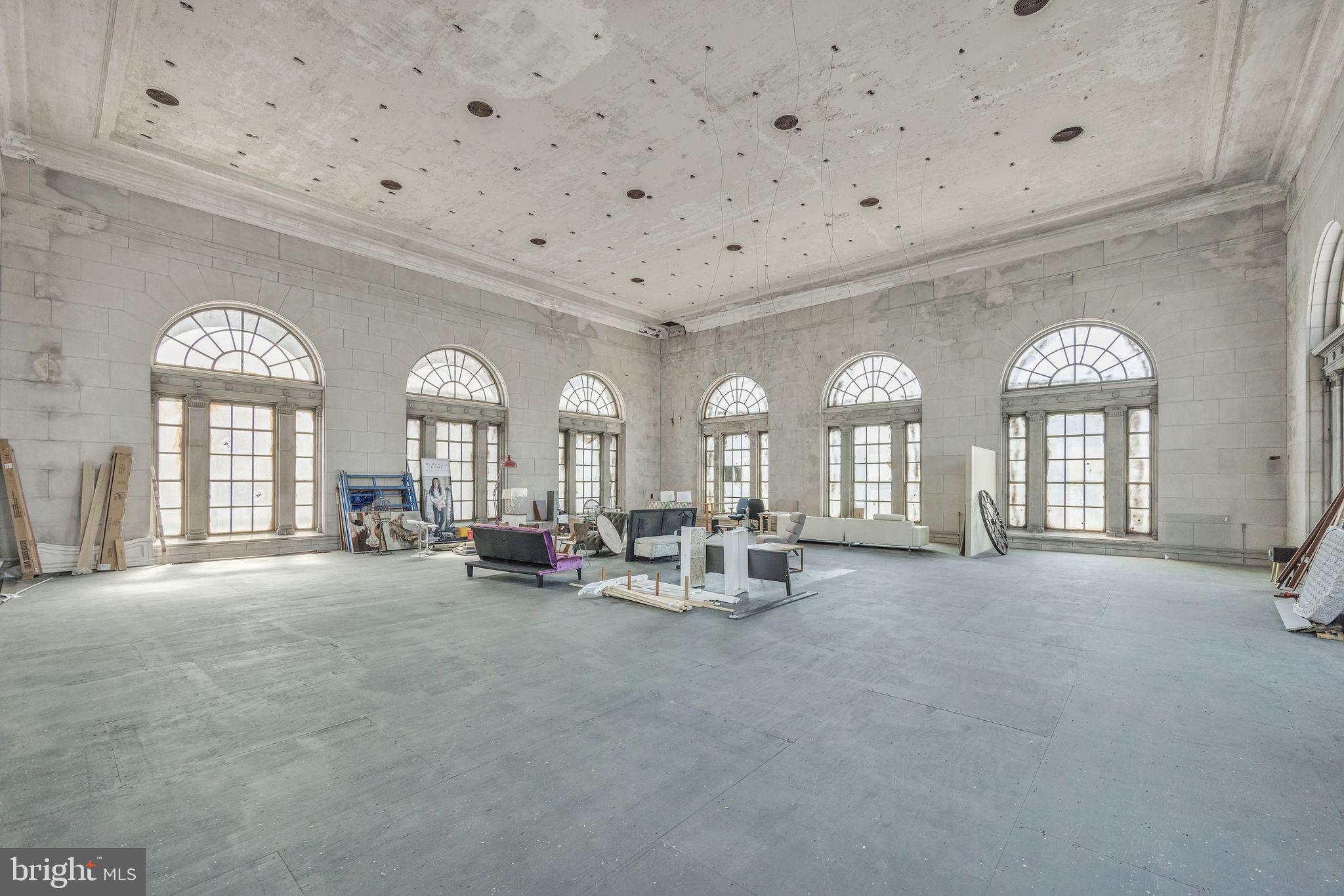 KENSINGTON - Commercial Sale