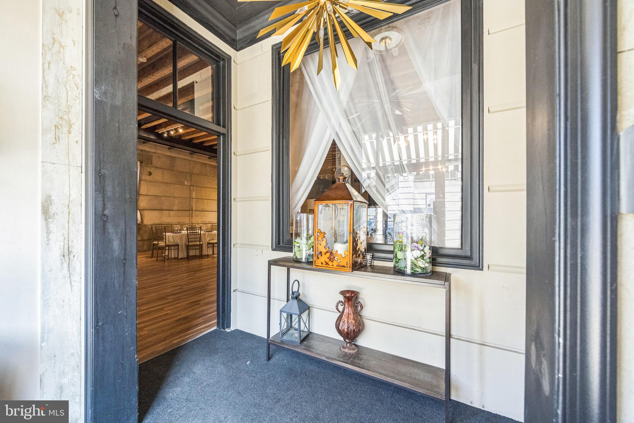 KENSINGTON - Commercial Sale