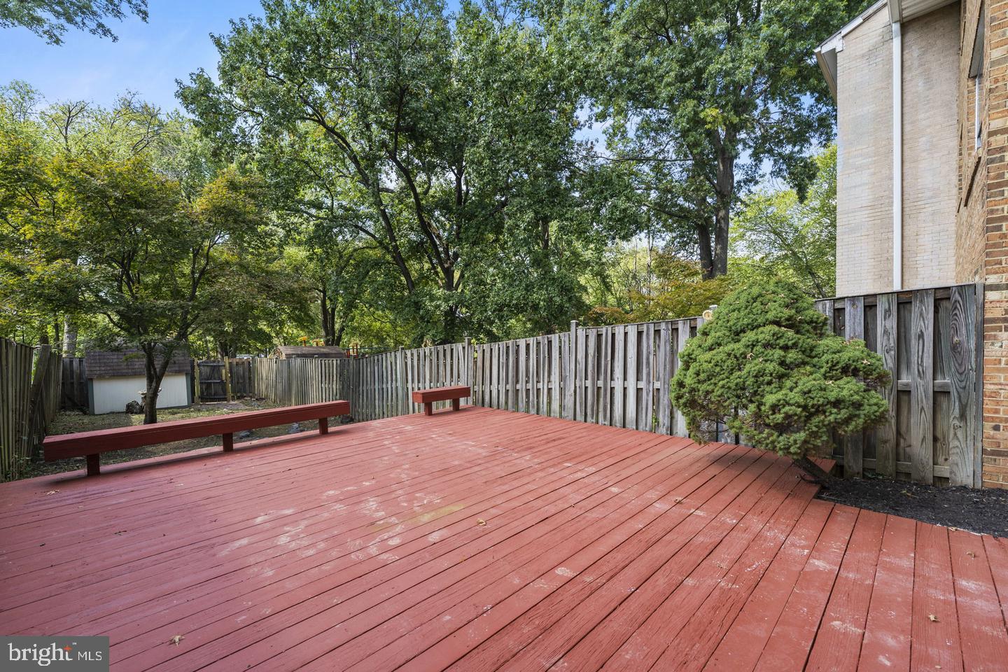 LONDON TOWNE - Residential Lease