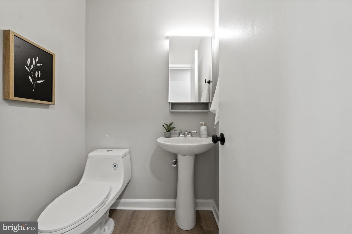 LONDON TOWNE - Residential Lease