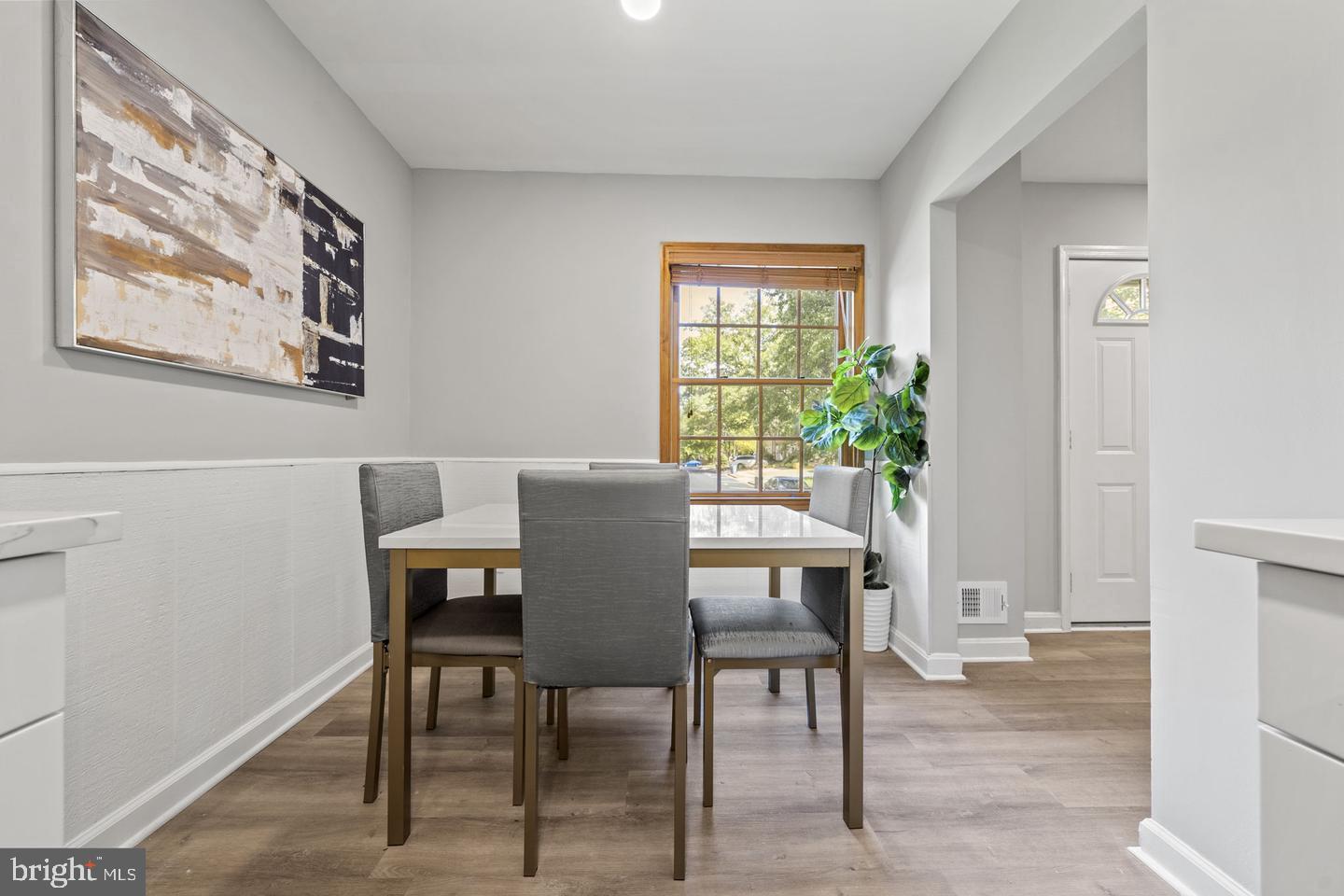 LONDON TOWNE - Residential Lease