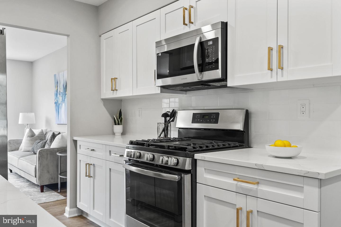 LONDON TOWNE - Residential Lease