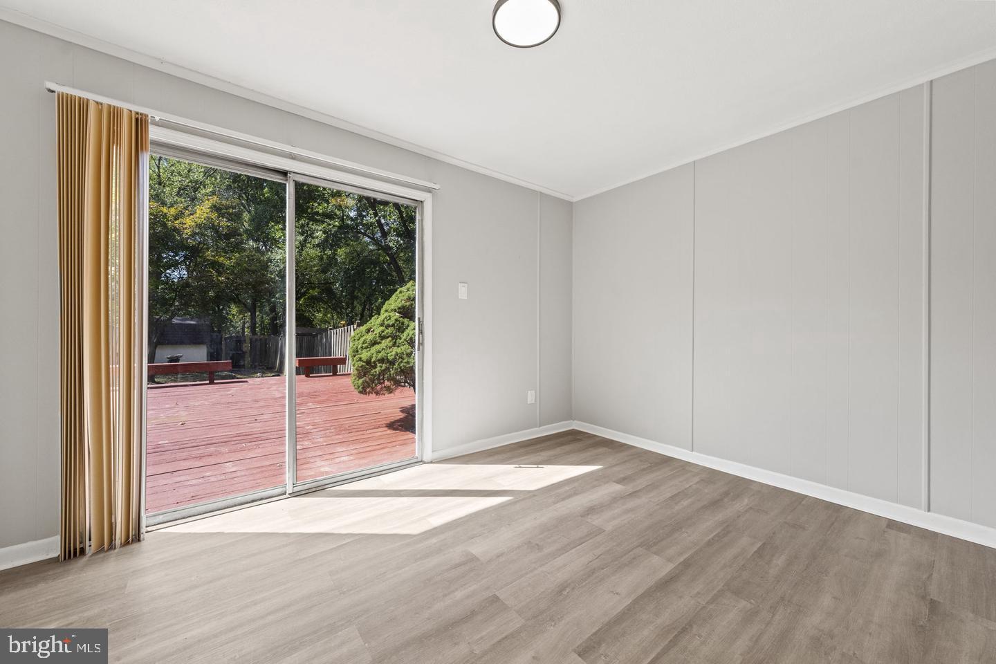 LONDON TOWNE - Residential Lease