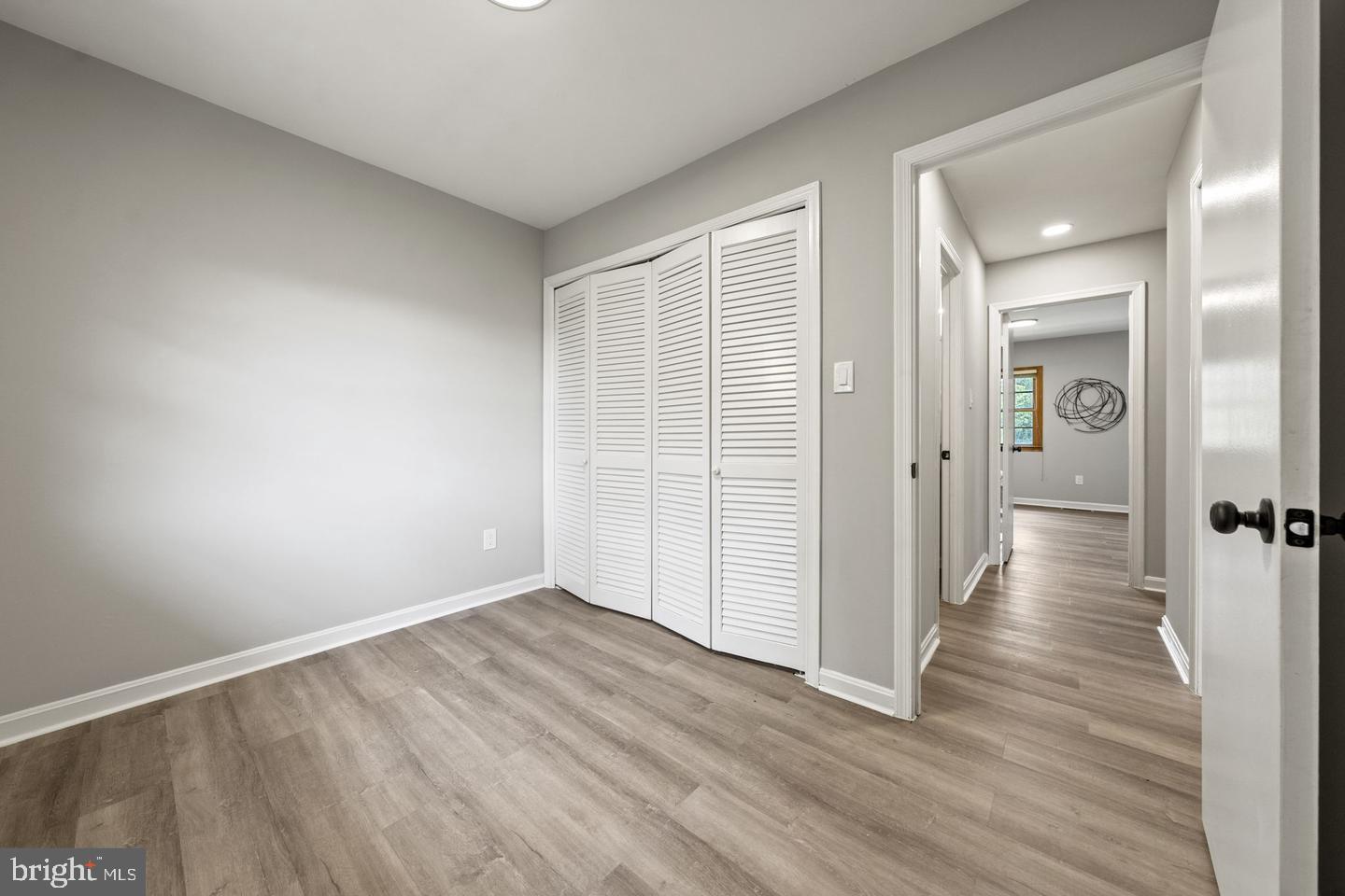 LONDON TOWNE - Residential Lease