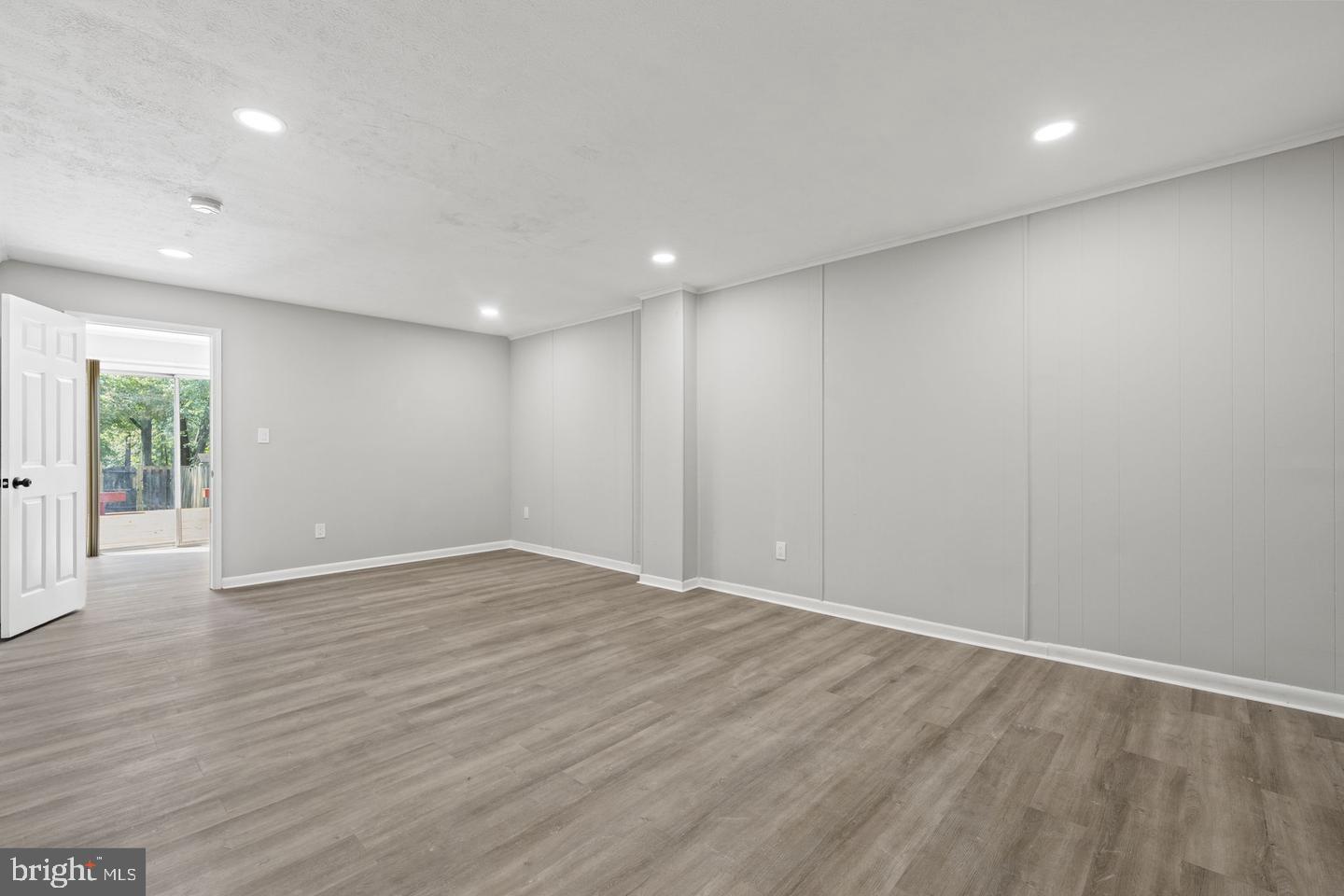 LONDON TOWNE - Residential Lease