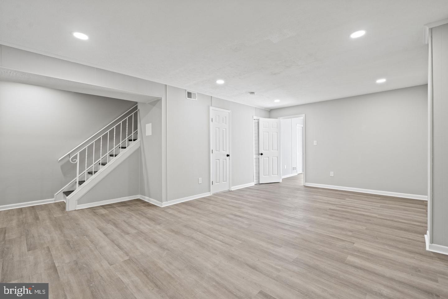 LONDON TOWNE - Residential Lease