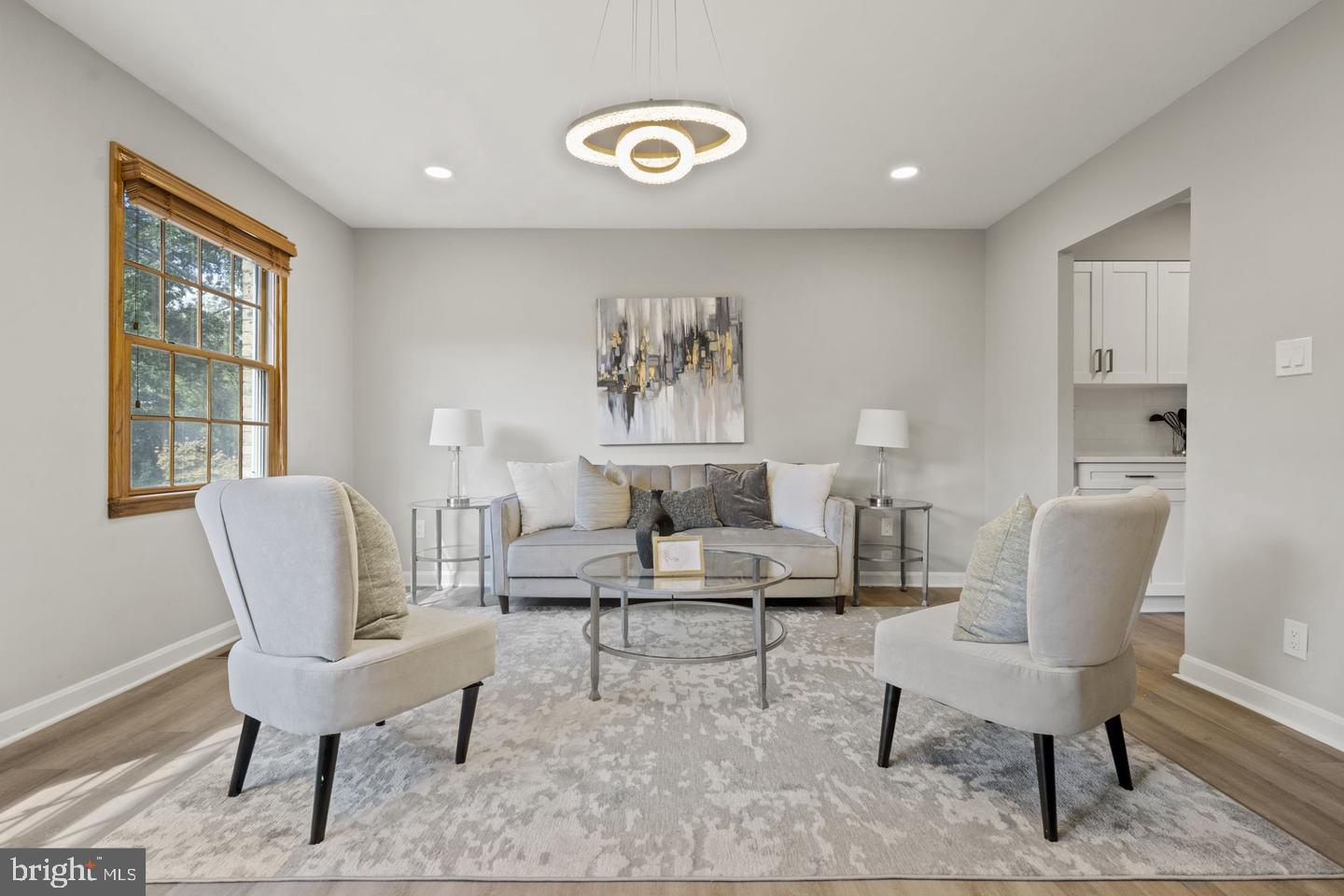 LONDON TOWNE - Residential Lease