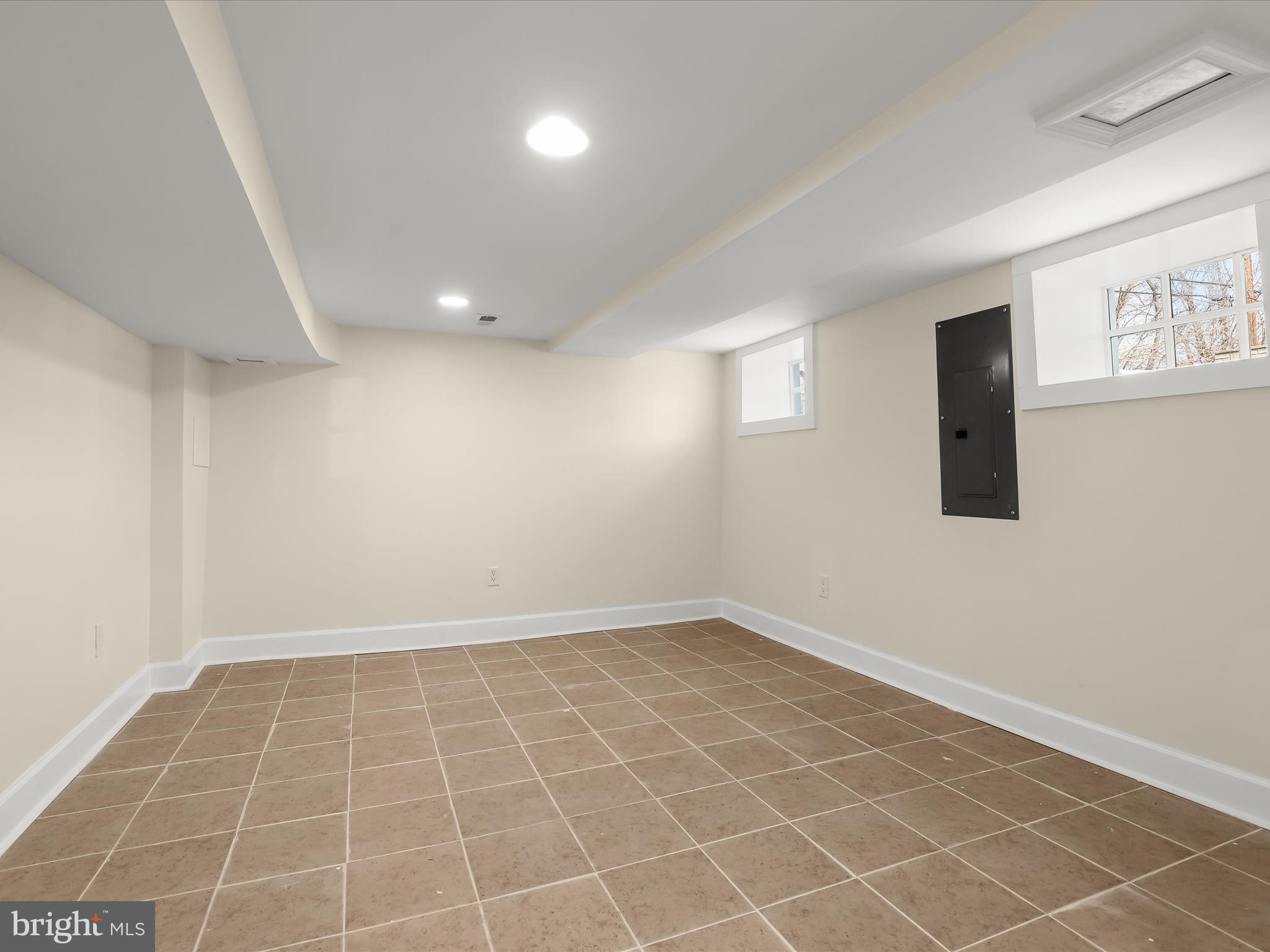ELWOOD PARK - Residential