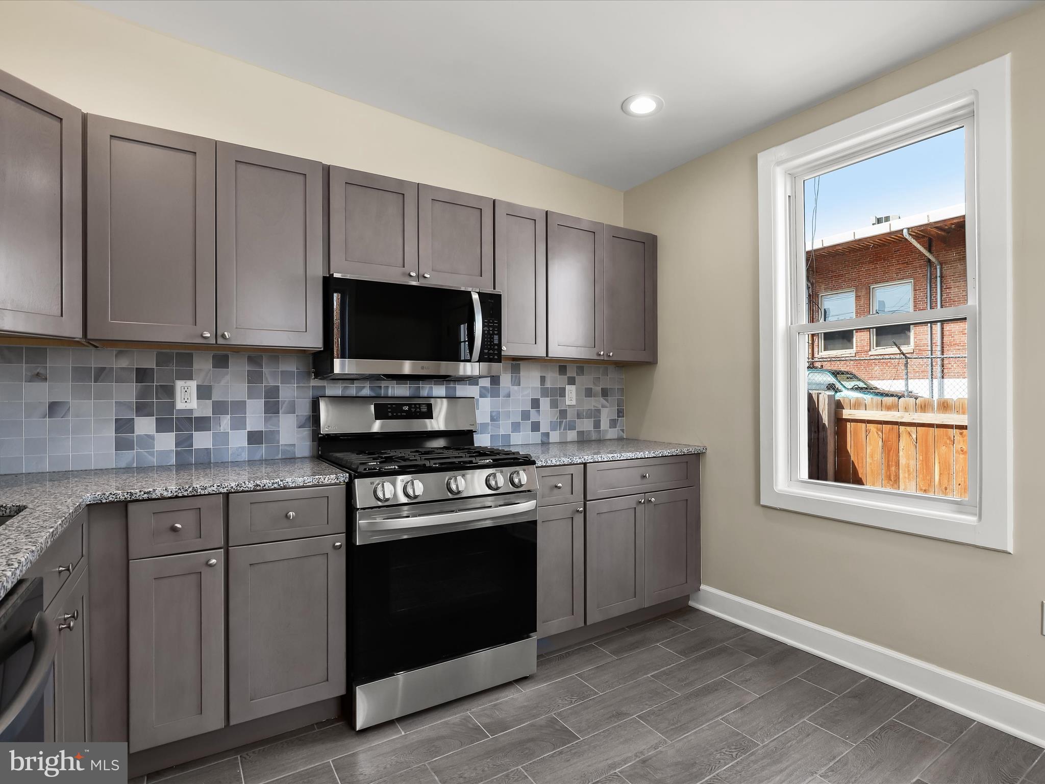 ELWOOD PARK - Residential