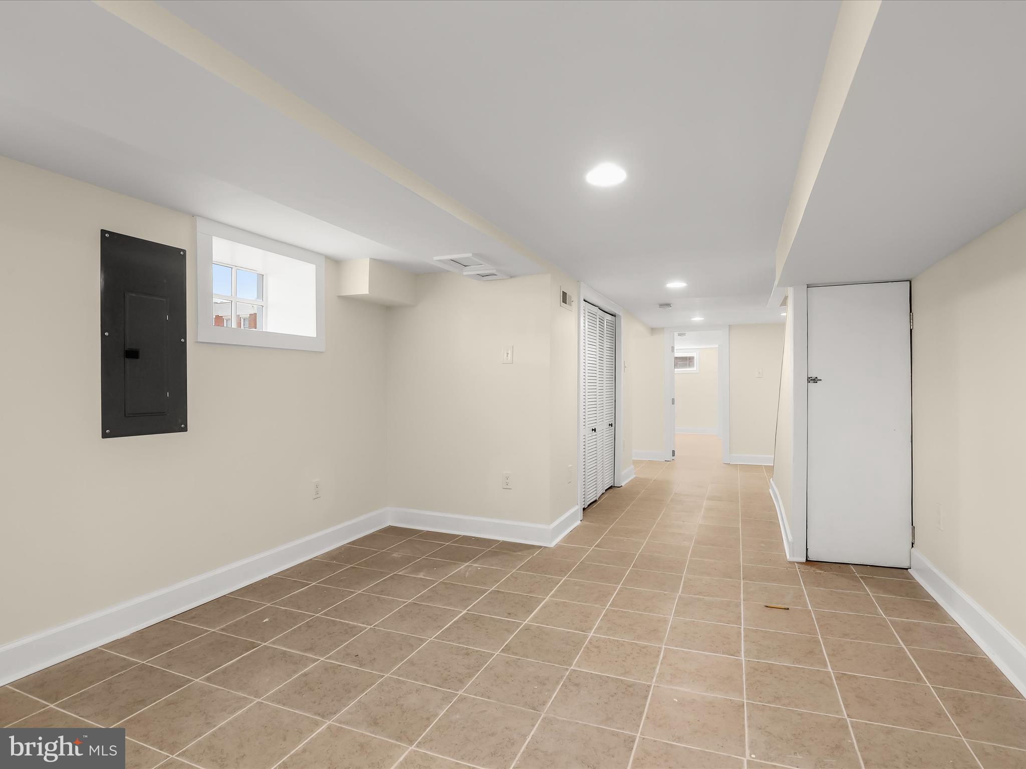 ELWOOD PARK - Residential