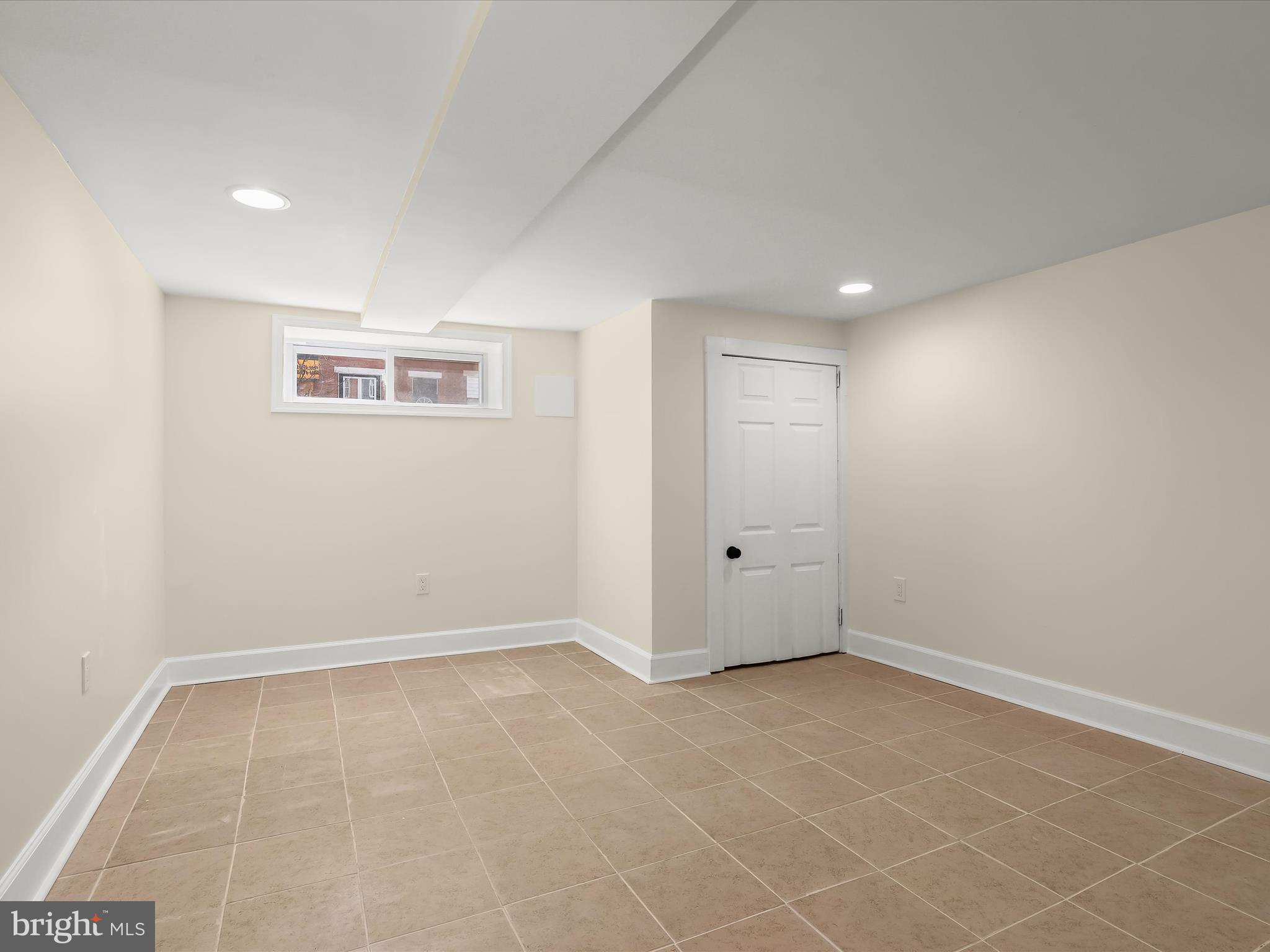 ELWOOD PARK - Residential