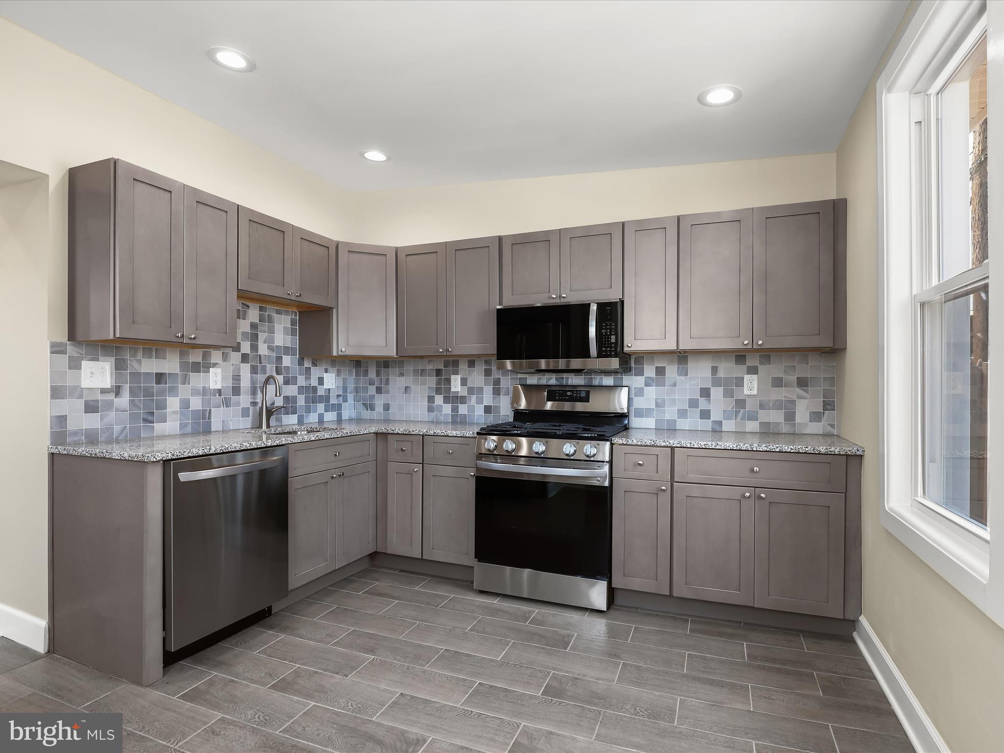 ELWOOD PARK - Residential
