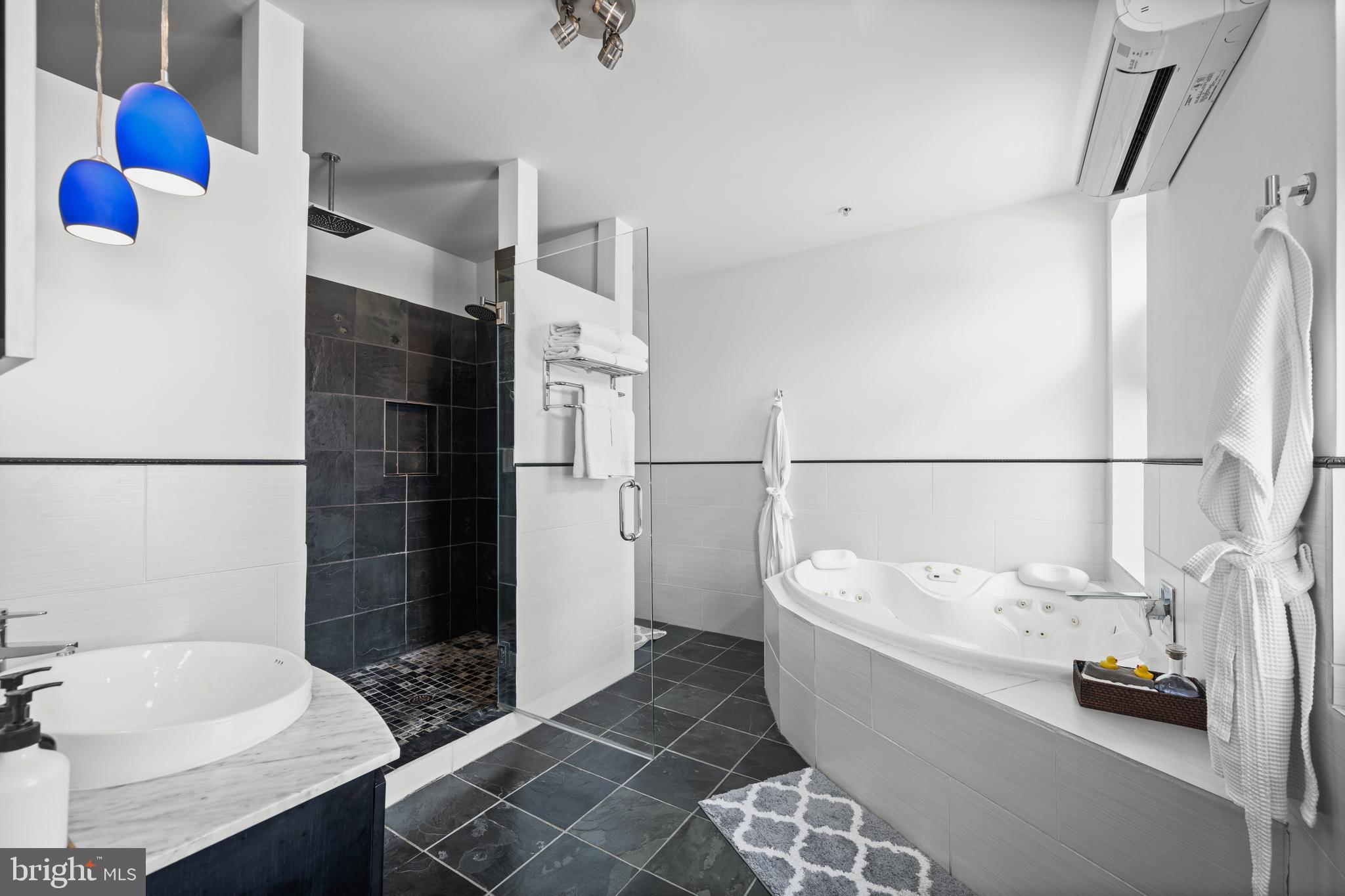 LITTLE ITALY - Residential