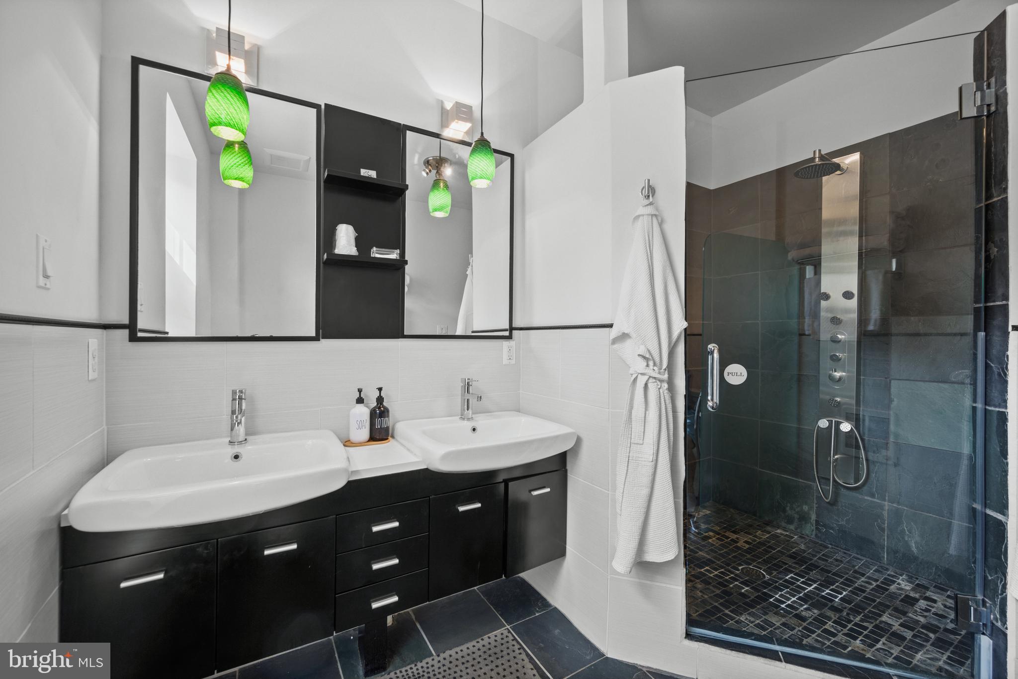 LITTLE ITALY - Residential