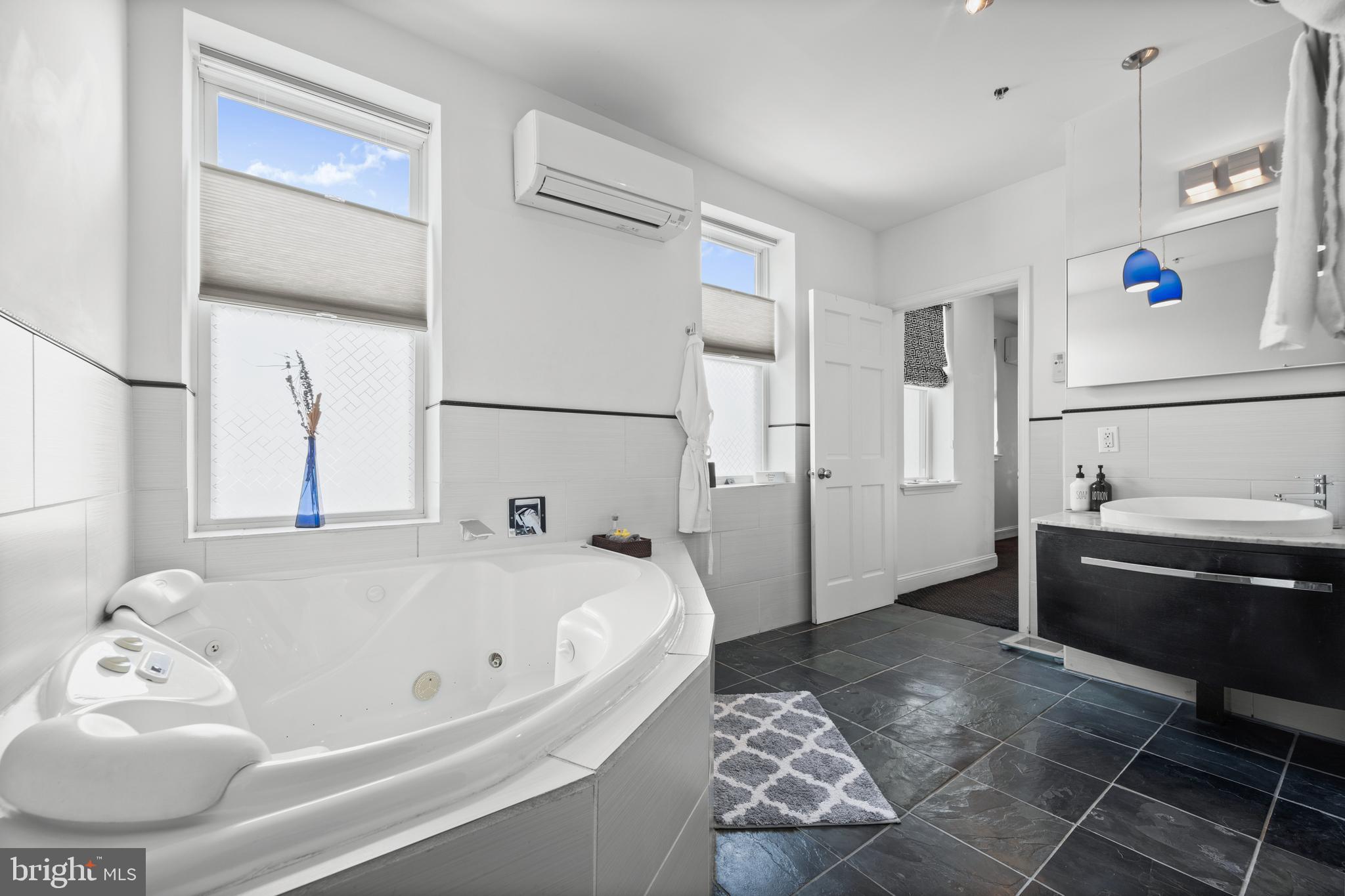 LITTLE ITALY - Residential