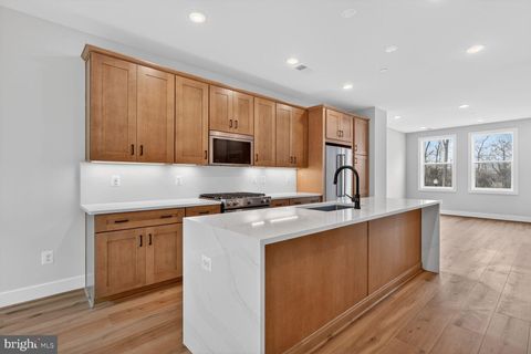 Condo For Sale - 4965 Lachlan Mews<br/> ALEXANDRIA, VA 22304