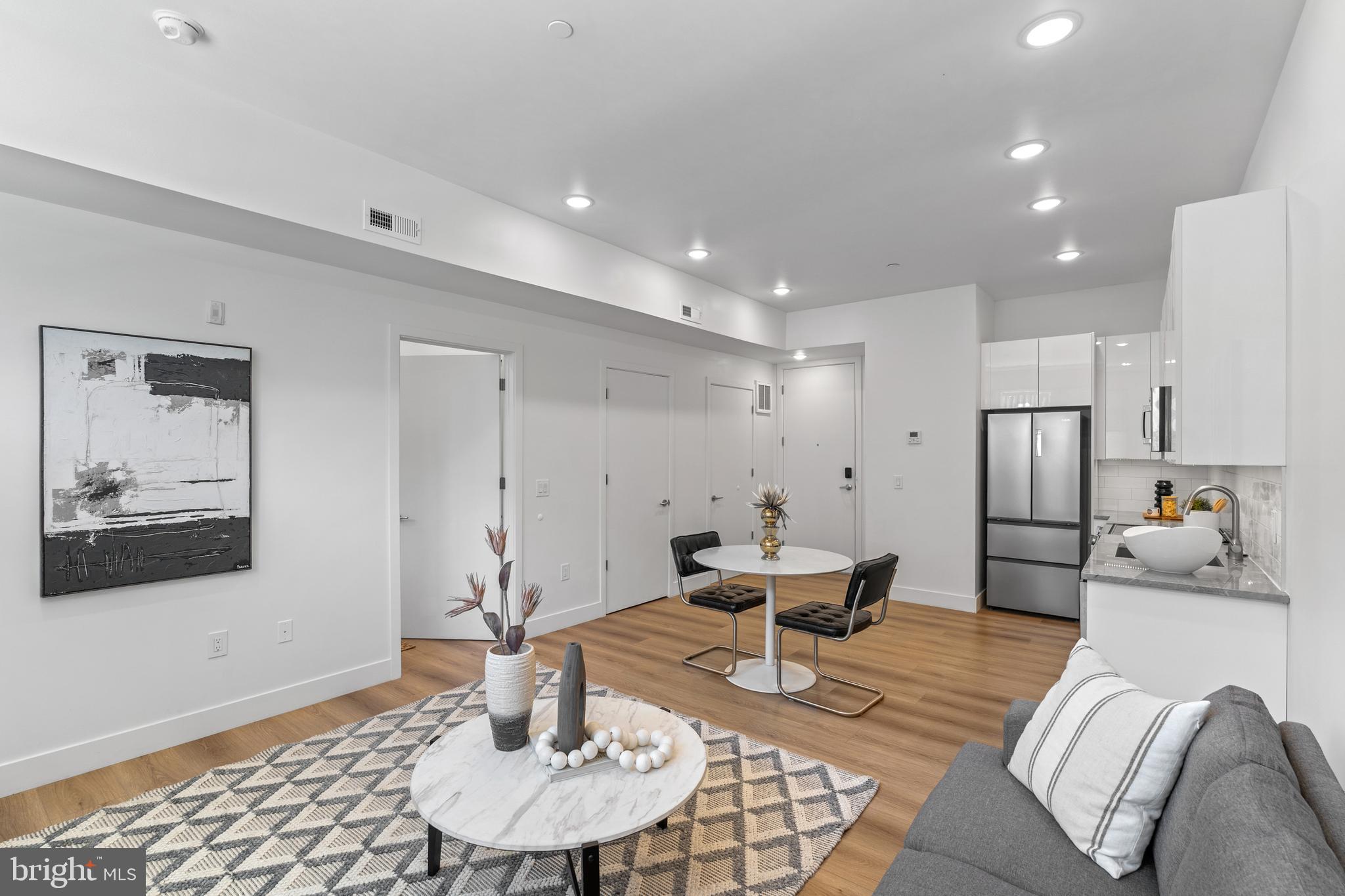QUEEN VILLAGE - Residential Lease