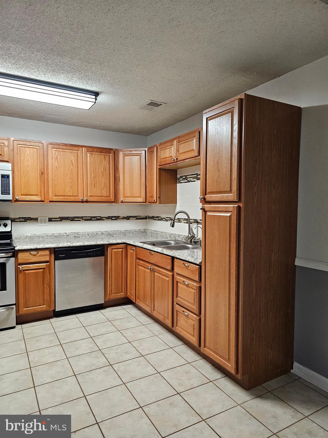 OLDE GREENWICH - Residential Lease