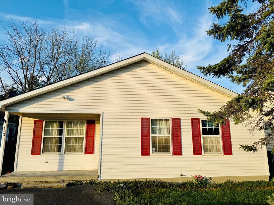 Unlock the Potential! 3BR/2BA Fixer-Upper in Winchester/Frederick County. 
Nestled in a quiet Cul De Sac in Frederick County, this 3-bedroom, 2-bath home is bursting with potential and ready for a visionary buyer to bring it back to life.
 Whether you're looking to renovate and resell or transform this into a charming personal residence, the canvas is yours to create something special.
Convenient location with quick access to Route 37, I-81, shopping, and historic downtown Winchester.
