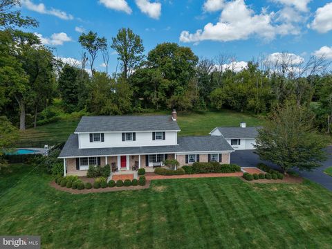 Homes For Sale - 5595 Ridgeview Drive<br/> DOYLESTOWN, PA 18902