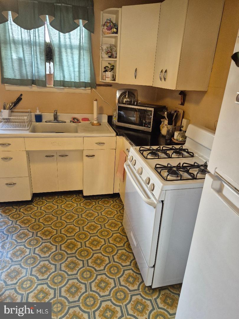 2114 S ROSEWOOD STREET