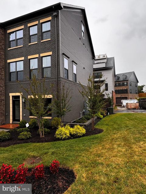 806 GREENBRIER STREET S ARLINGTON VA 22204