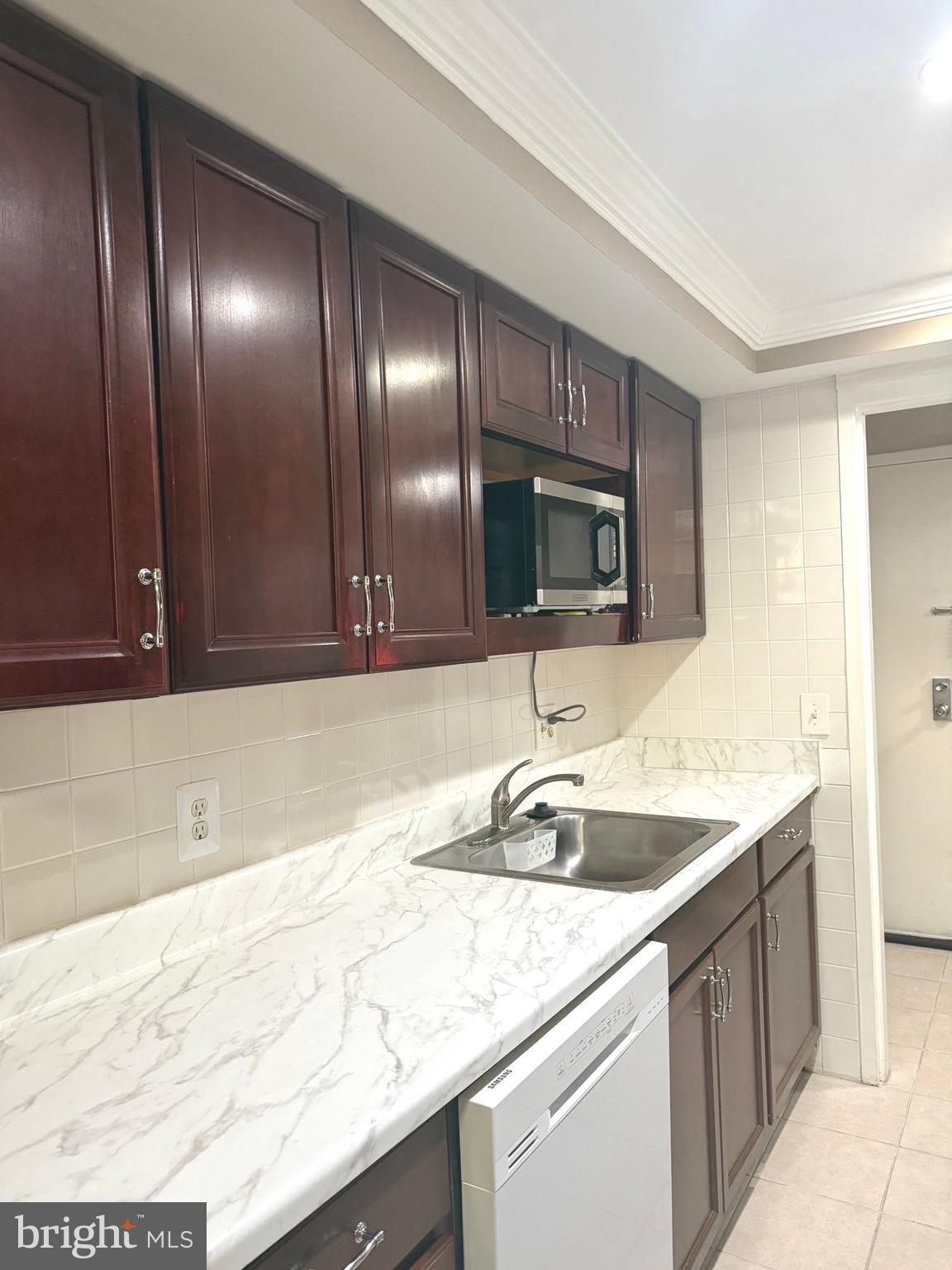 SHADOWOOD - Residential Lease