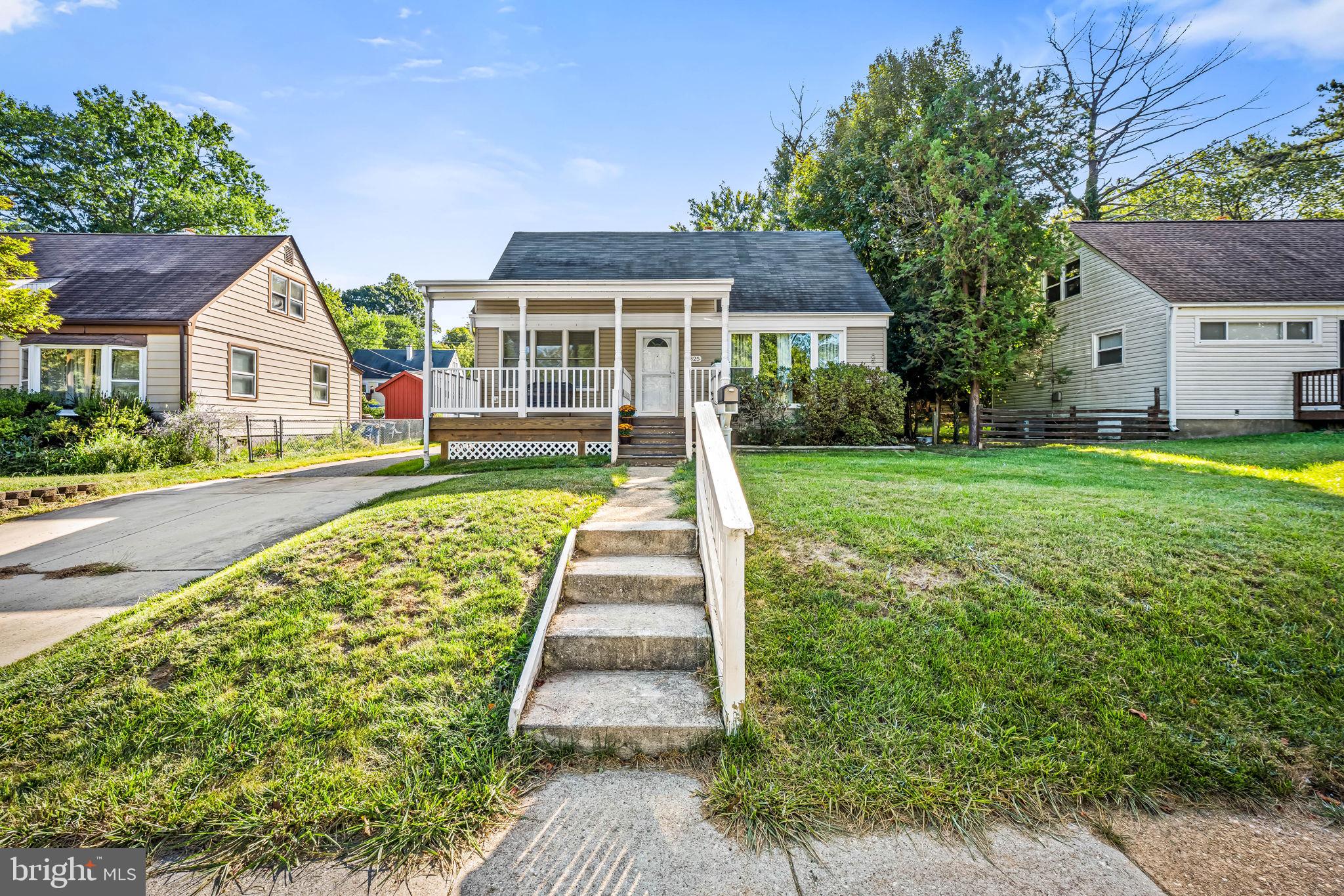 825 CLIFFEDGE ROAD