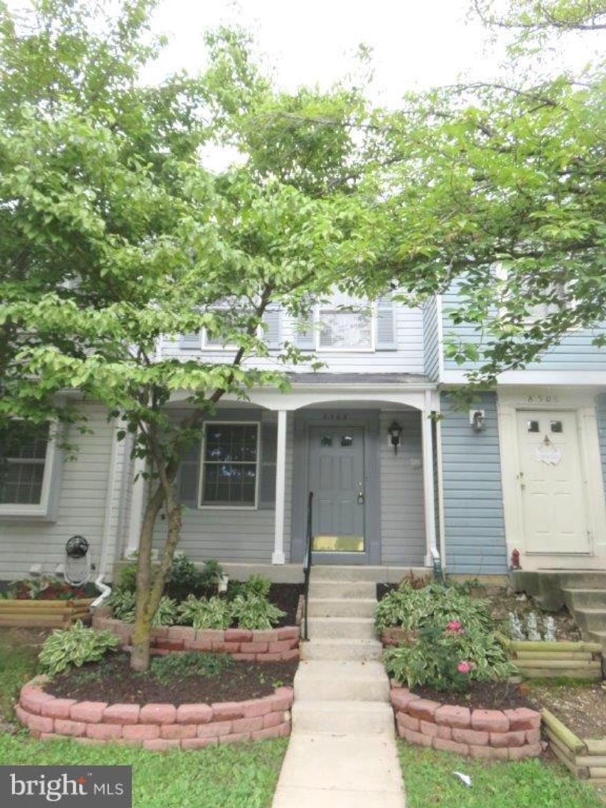 Really nice townhouse- 3 levels- 2 full baths- pergo floors- brand new appliances and counters- brand new AC- fireplace in LL-huge deck overlooks trees- walk out to fenced in patio - minutes to Belvoir, Springfield Pkwy- 305, 495 and Metro