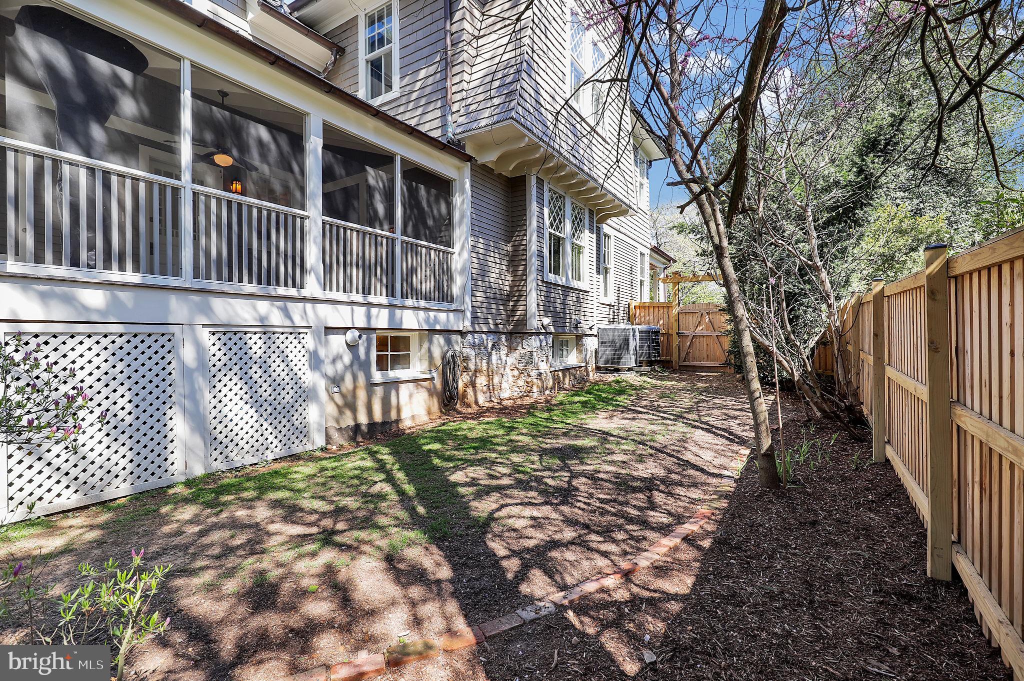 KENSINGTON - Residential