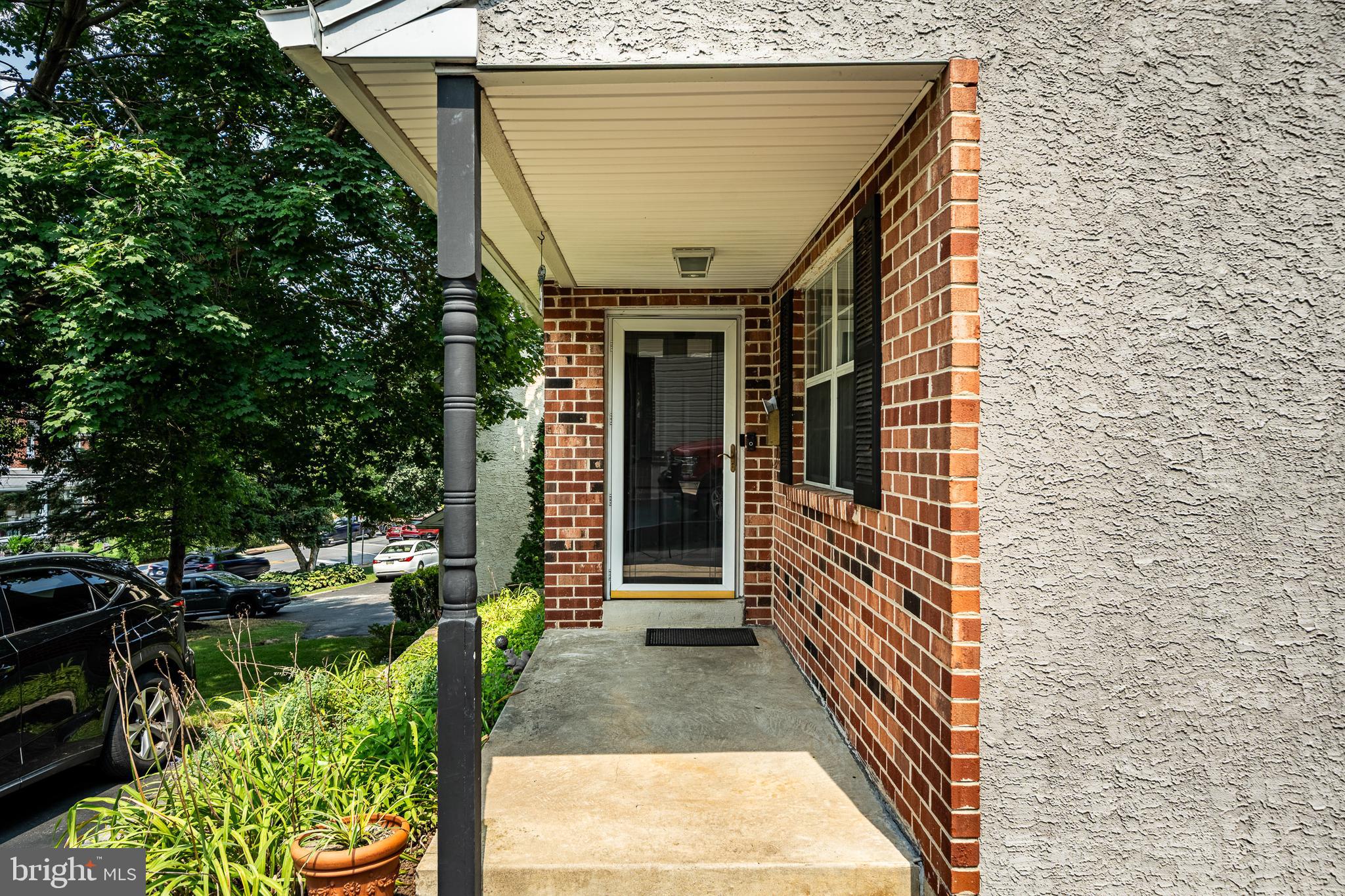 421 E EAGLE ROAD