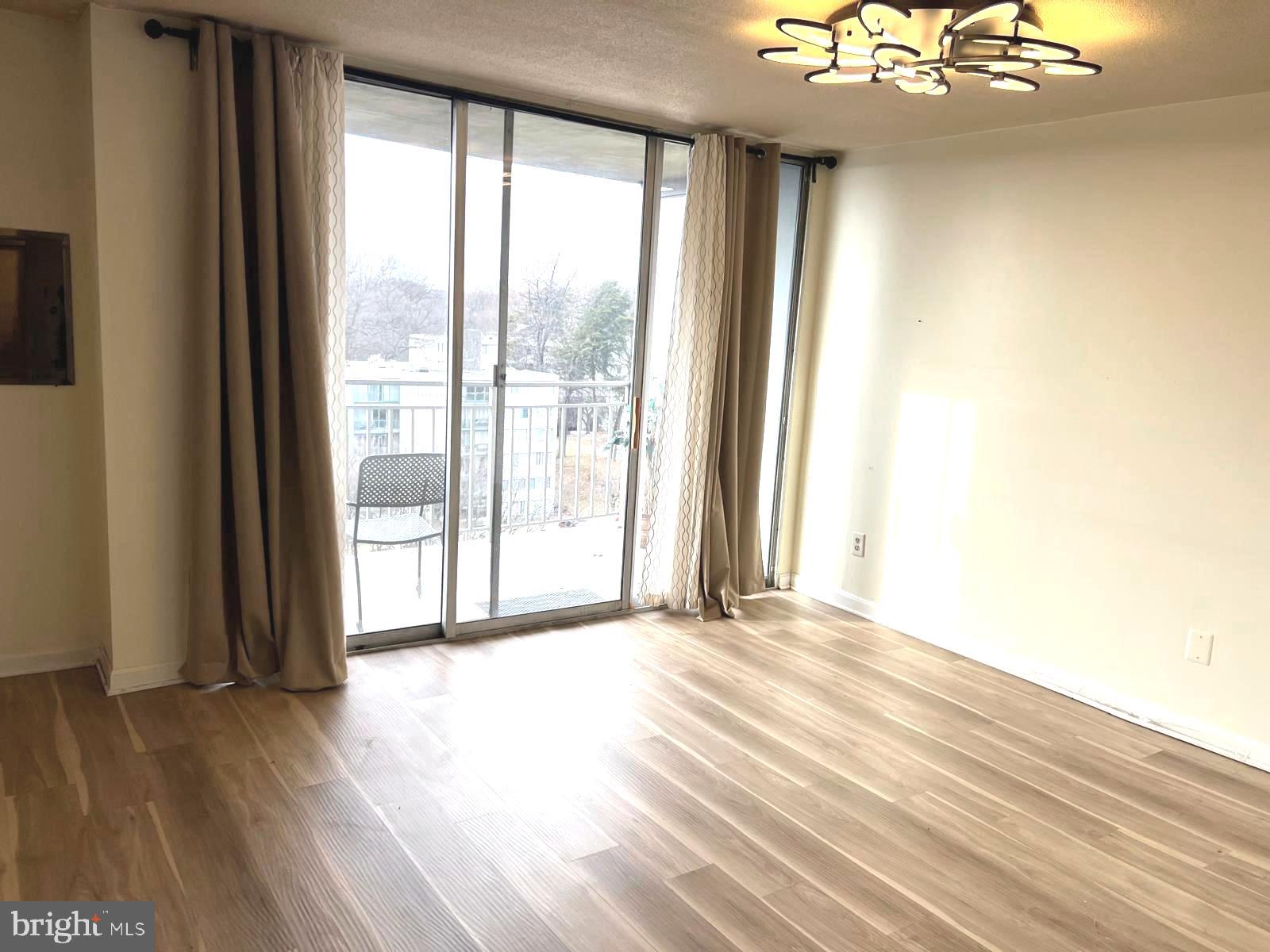 PRESIDENTIAL TOWERS - Residential