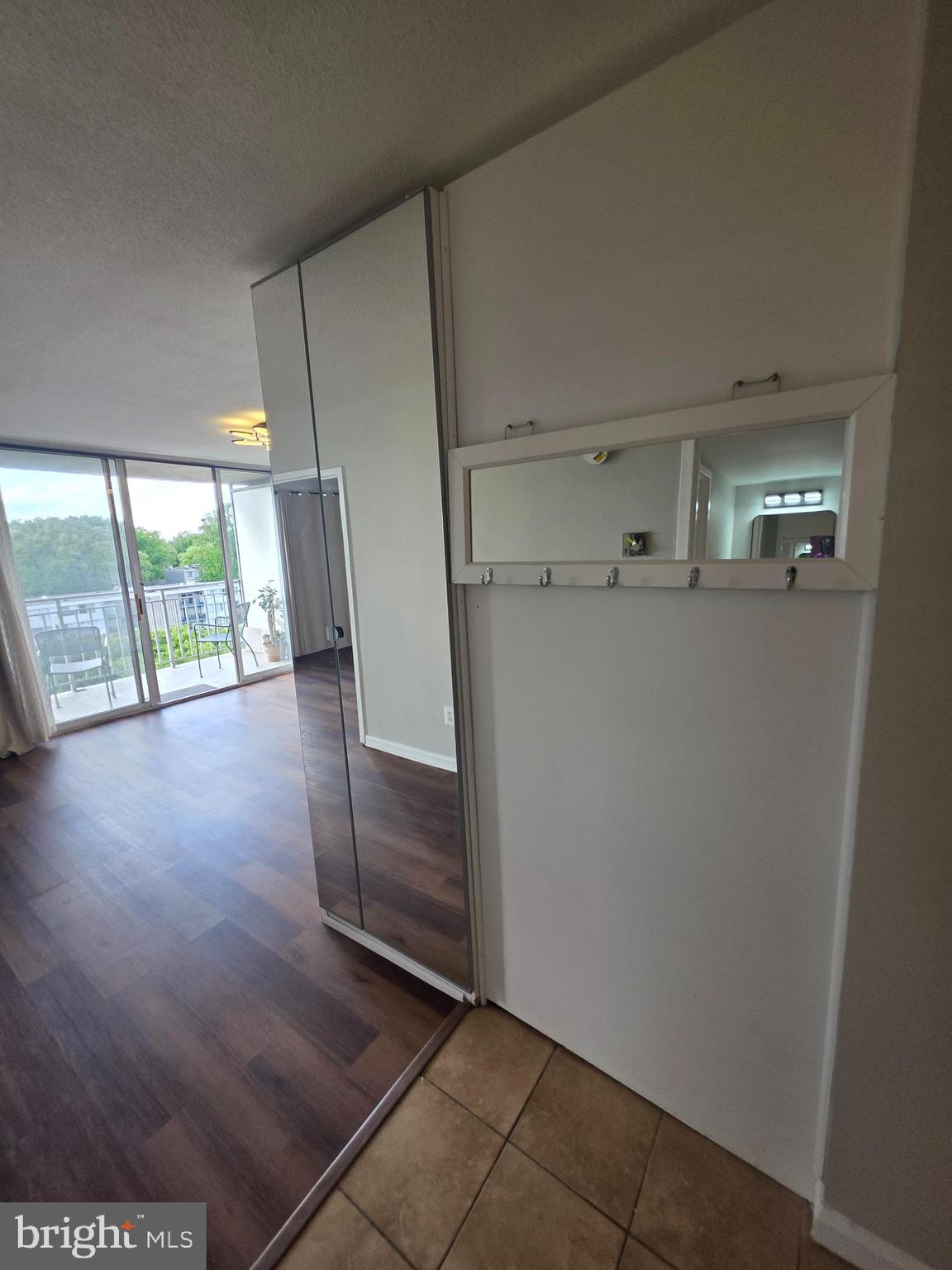 PRESIDENTIAL TOWERS - Residential