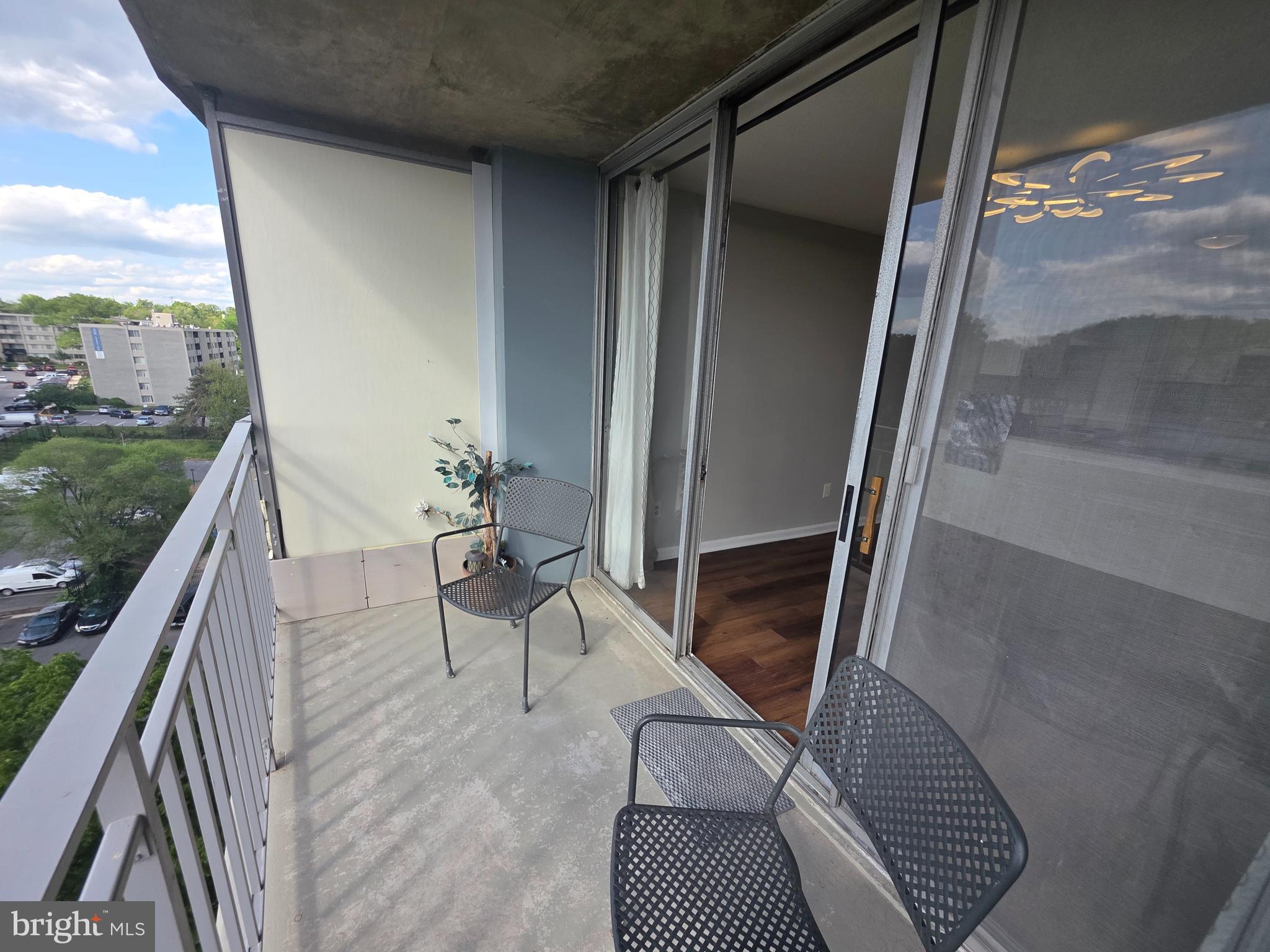 PRESIDENTIAL TOWERS - Residential