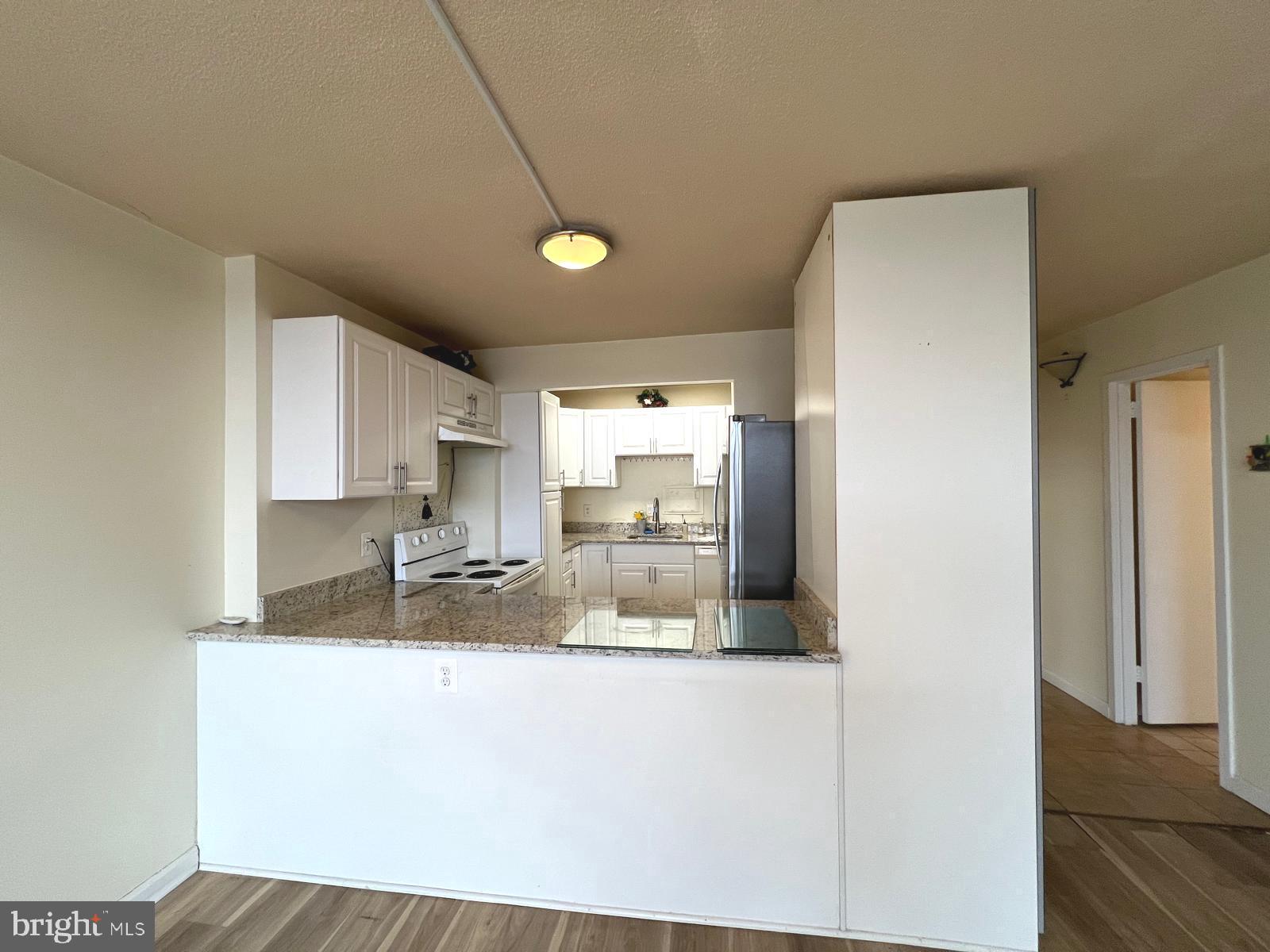 PRESIDENTIAL TOWERS - Residential