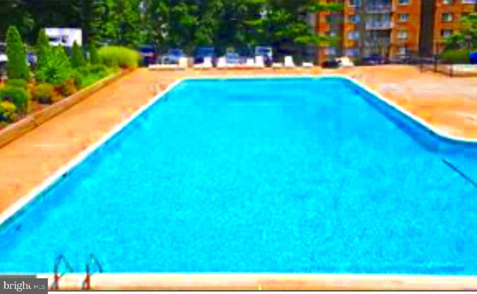 PRESIDENTIAL TOWERS - Residential