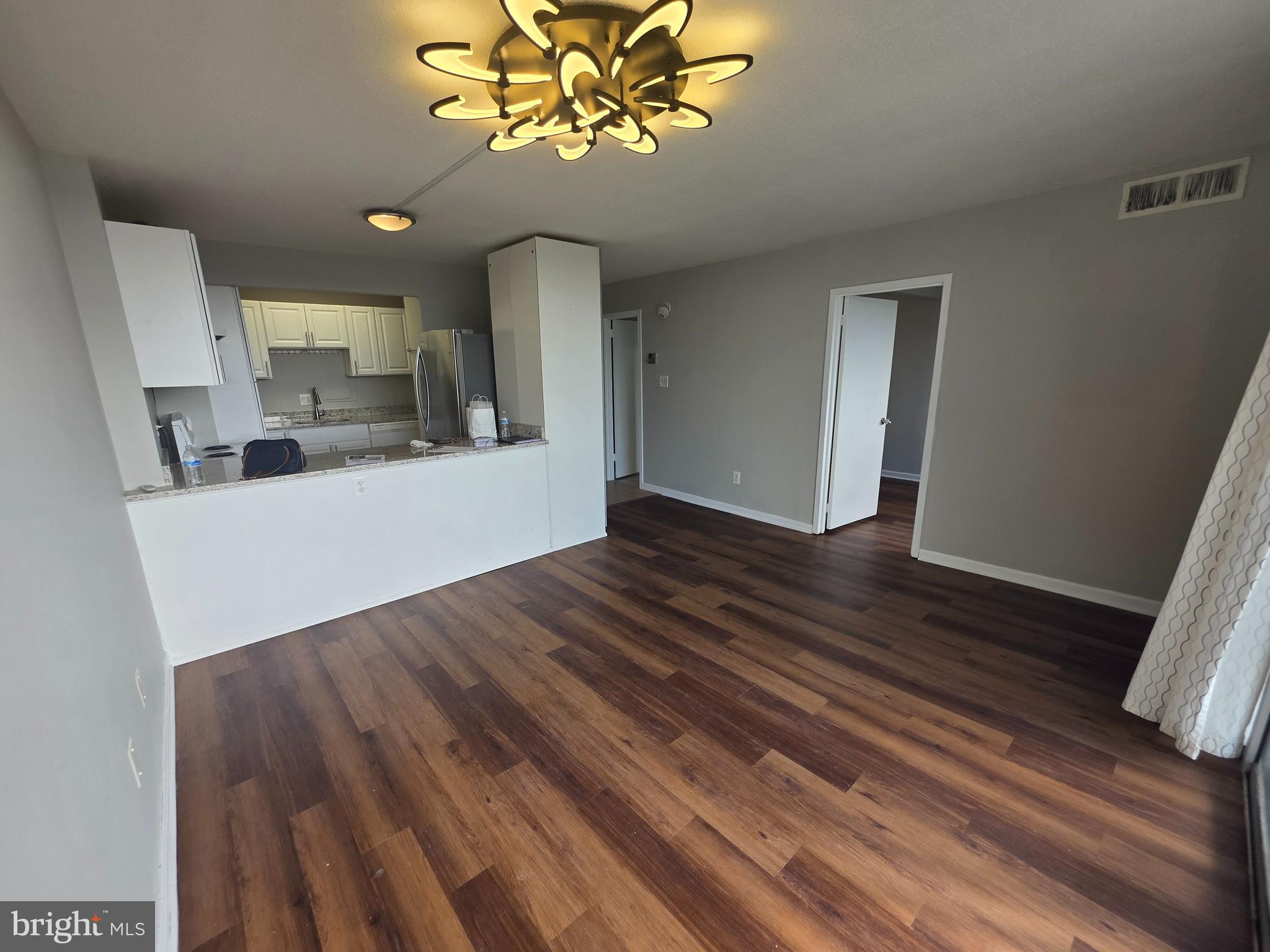 PRESIDENTIAL TOWERS - Residential