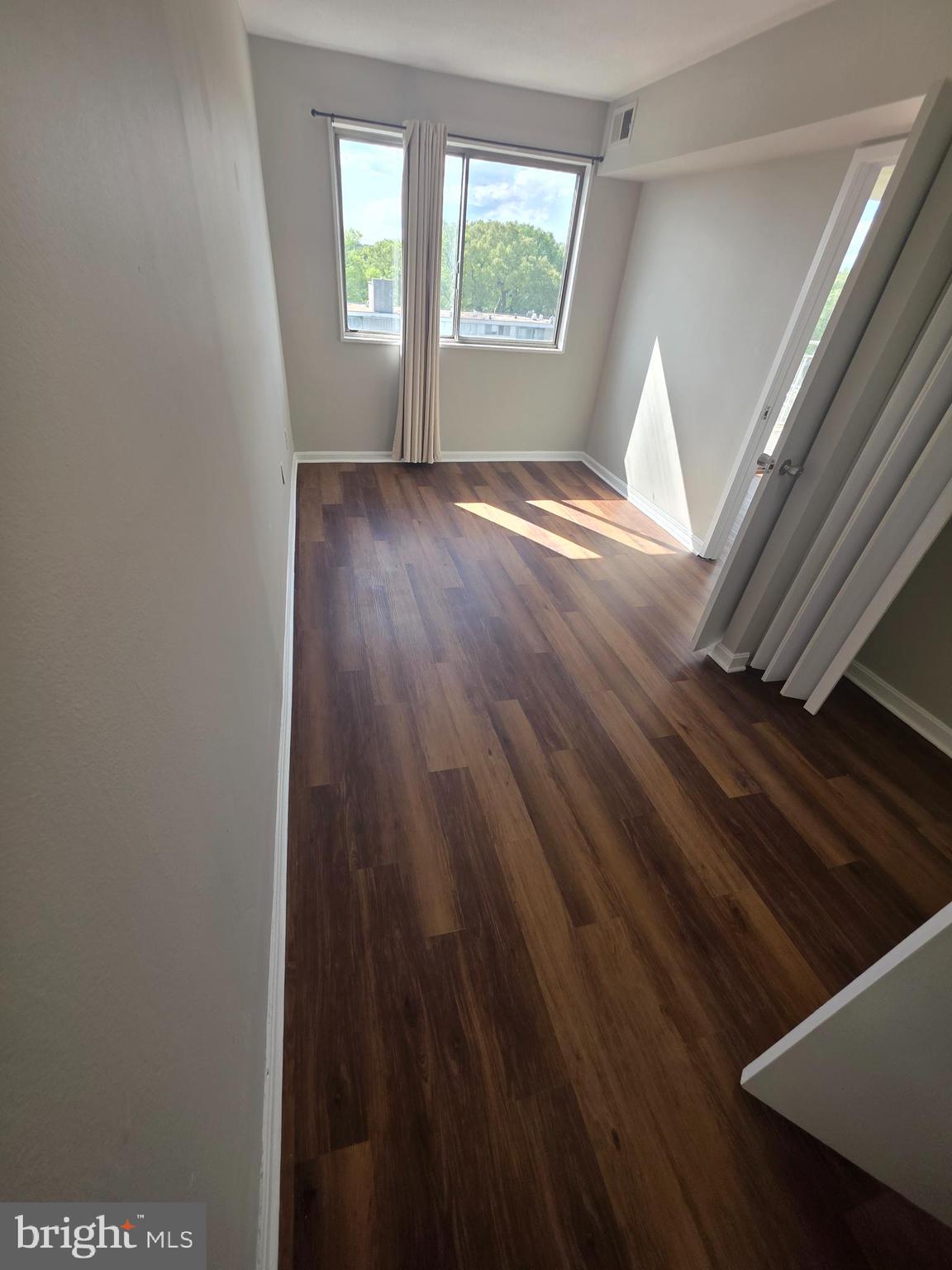 PRESIDENTIAL TOWERS - Residential