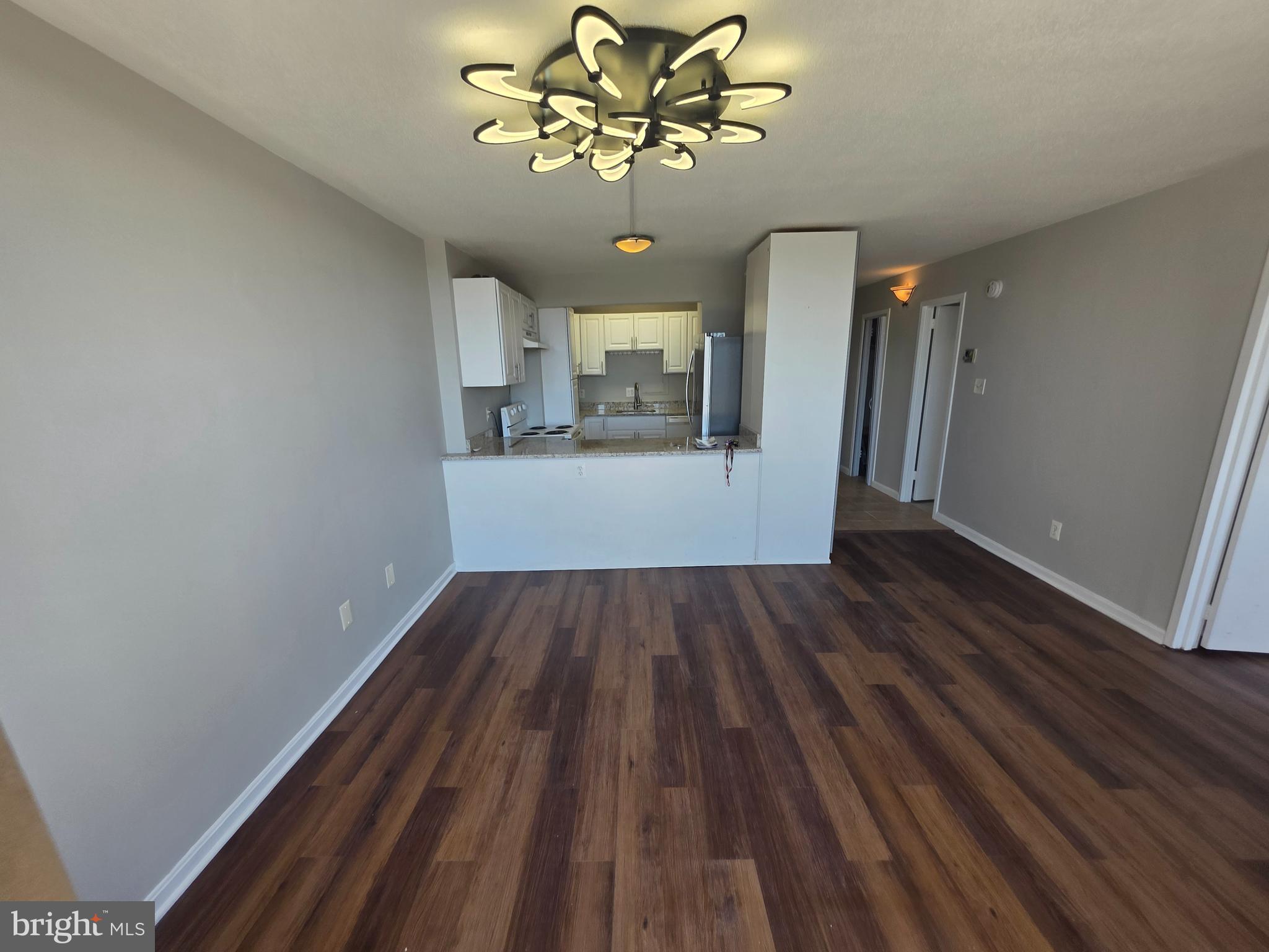 PRESIDENTIAL TOWERS - Residential