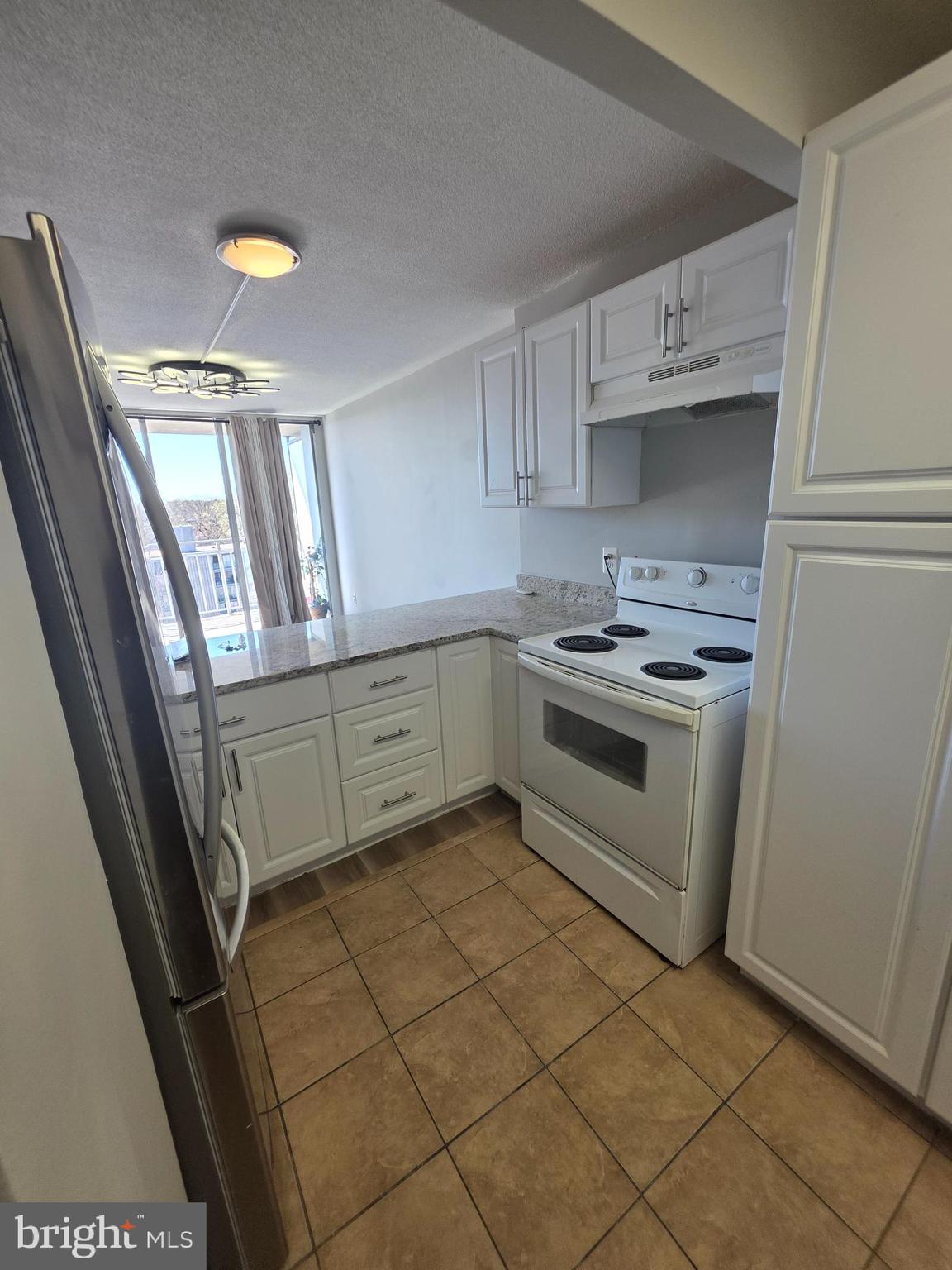 PRESIDENTIAL TOWERS - Residential