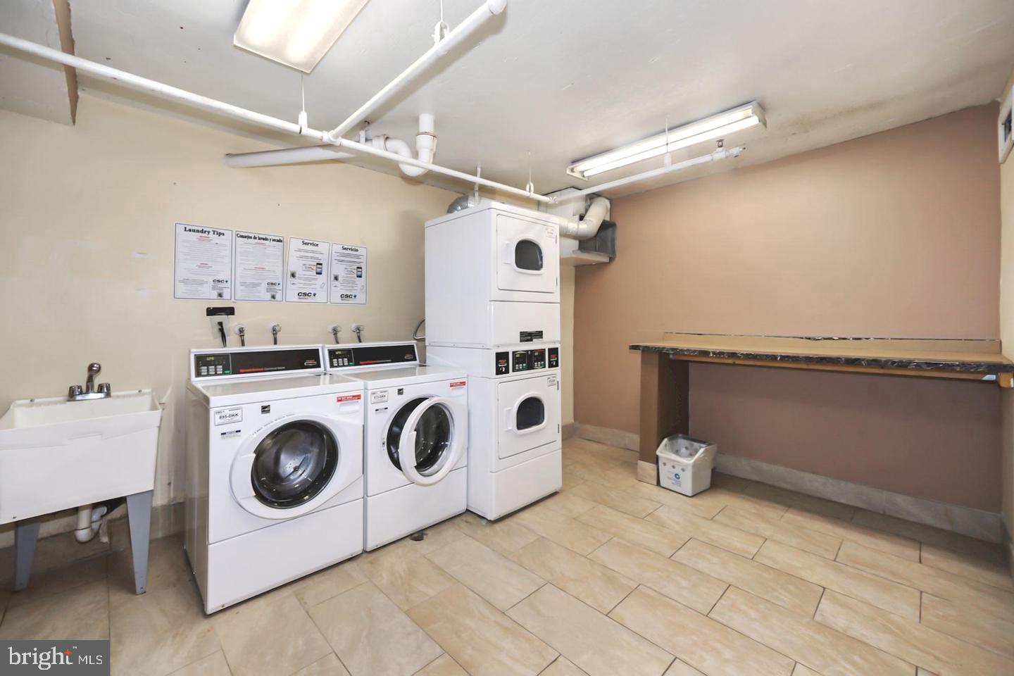 PRESIDENTIAL TOWERS - Residential