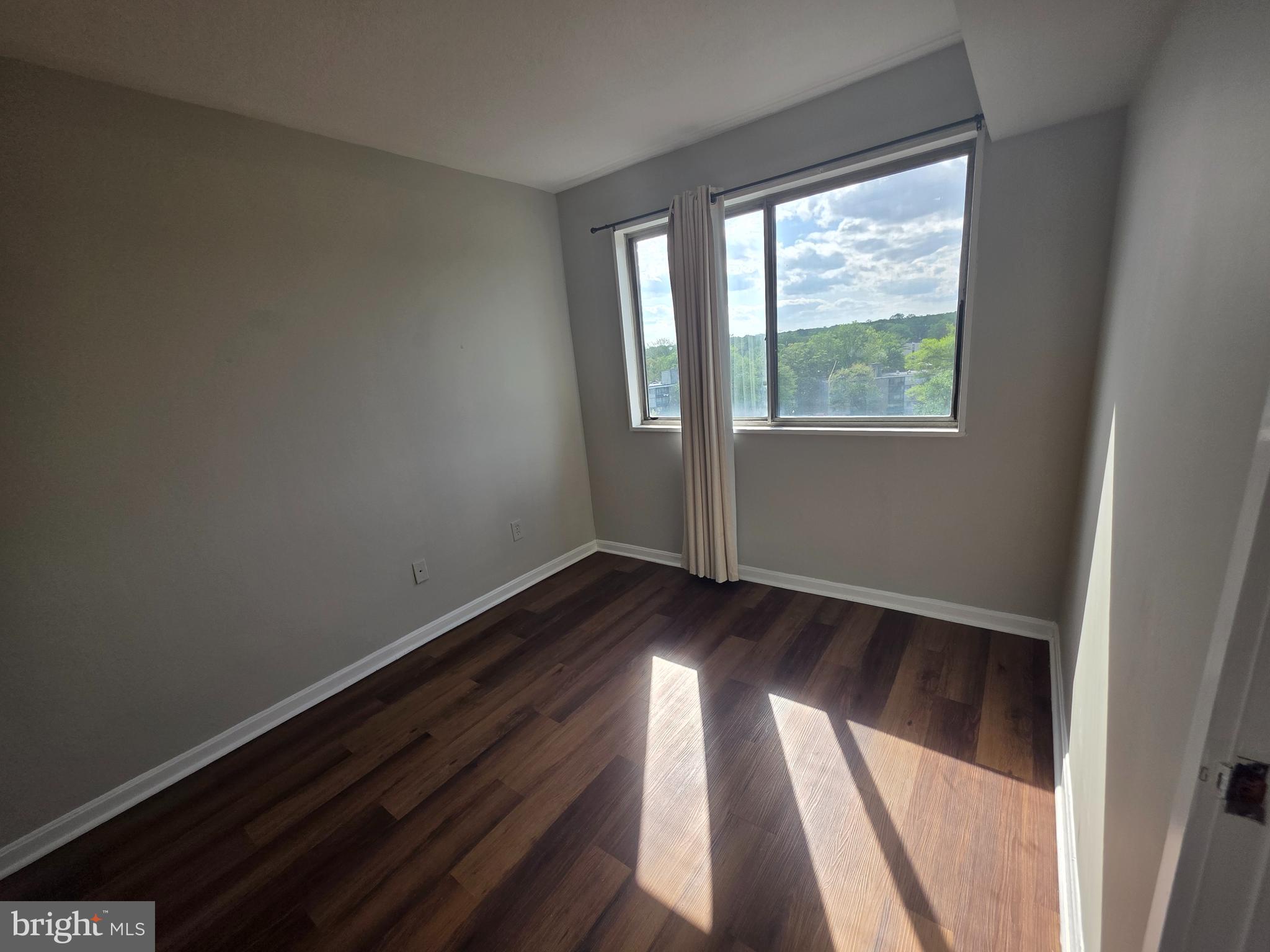 PRESIDENTIAL TOWERS - Residential