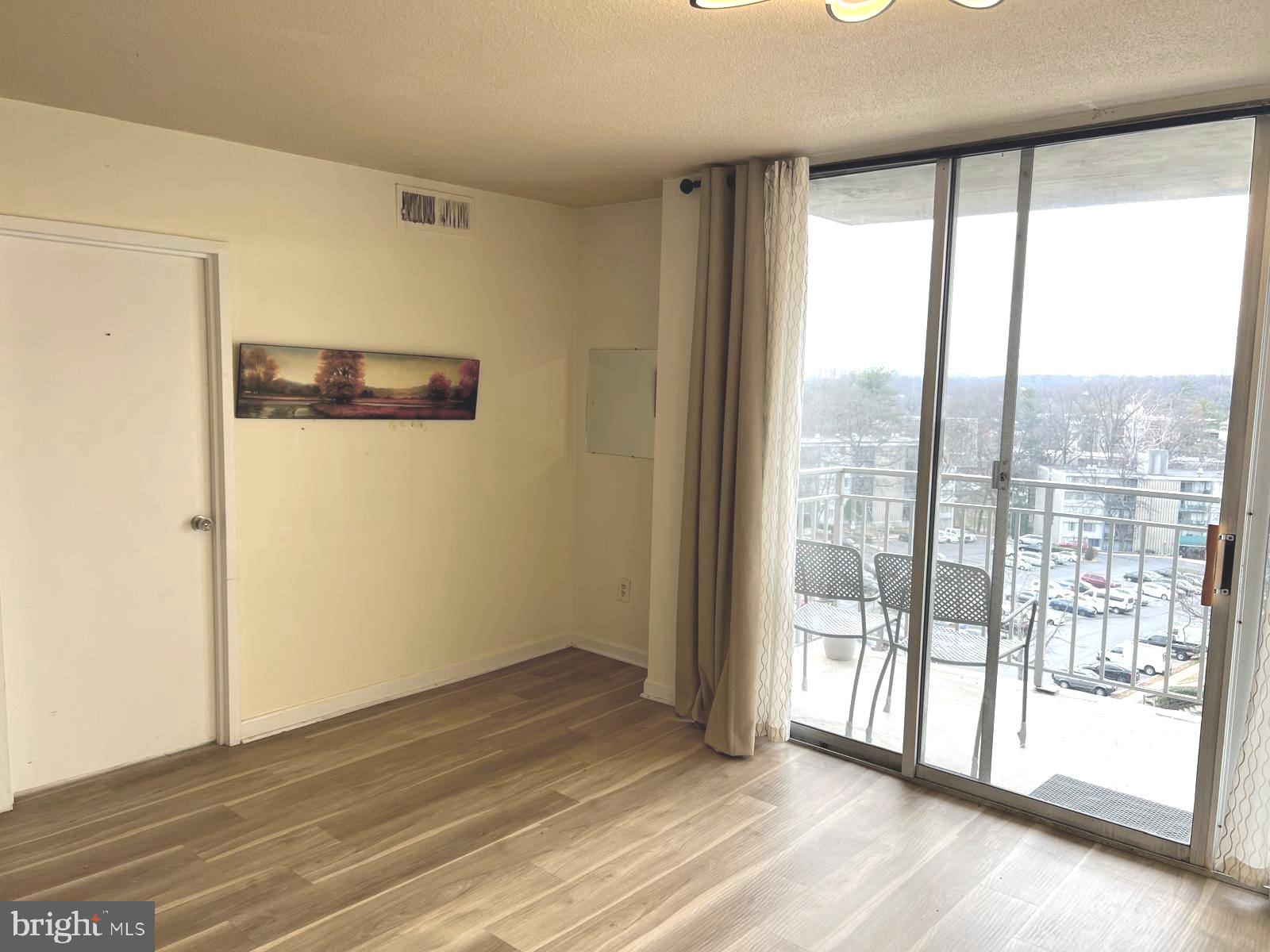 PRESIDENTIAL TOWERS - Residential