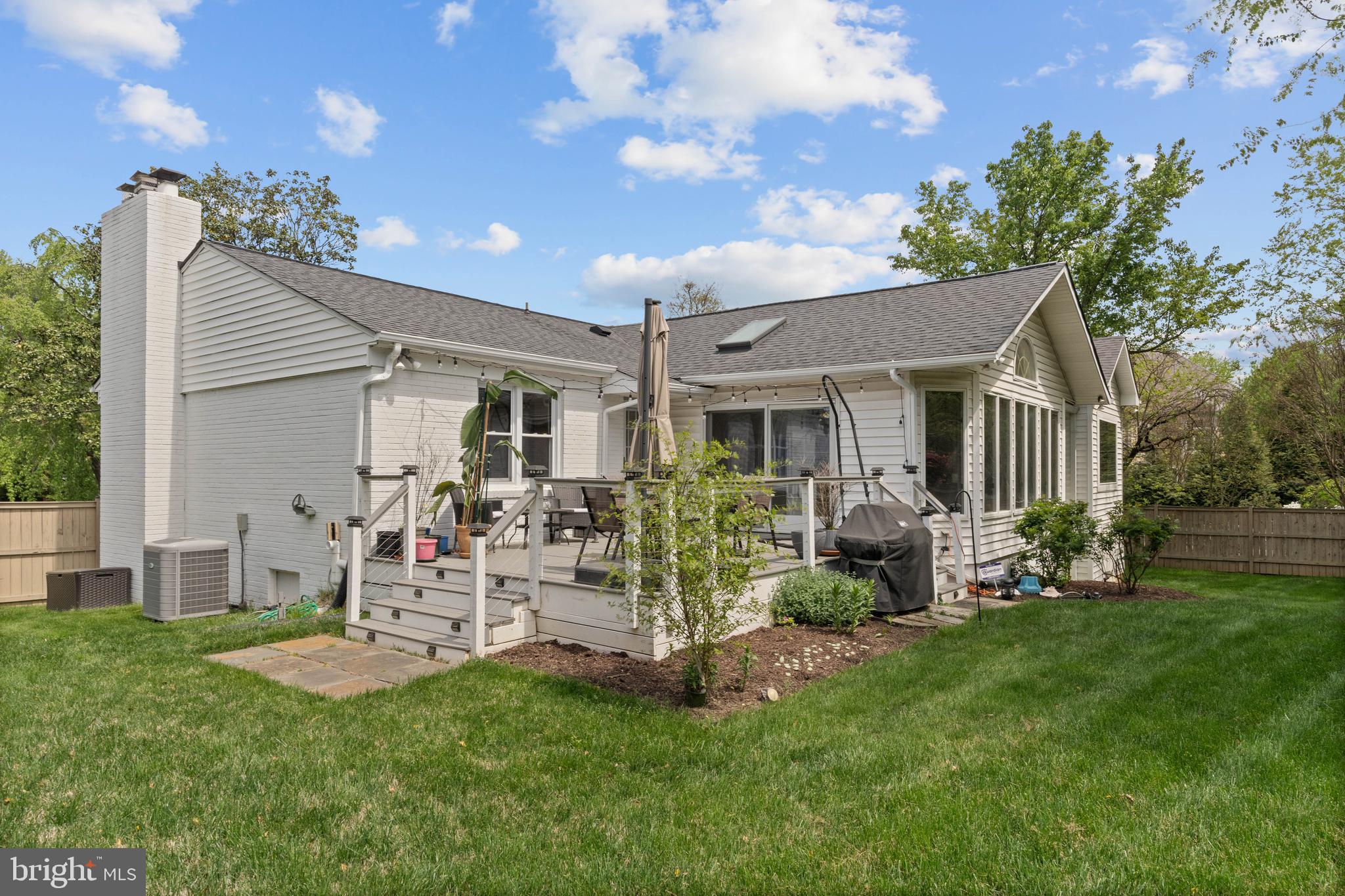 RUCKERS LANGLEY - Residential Lease