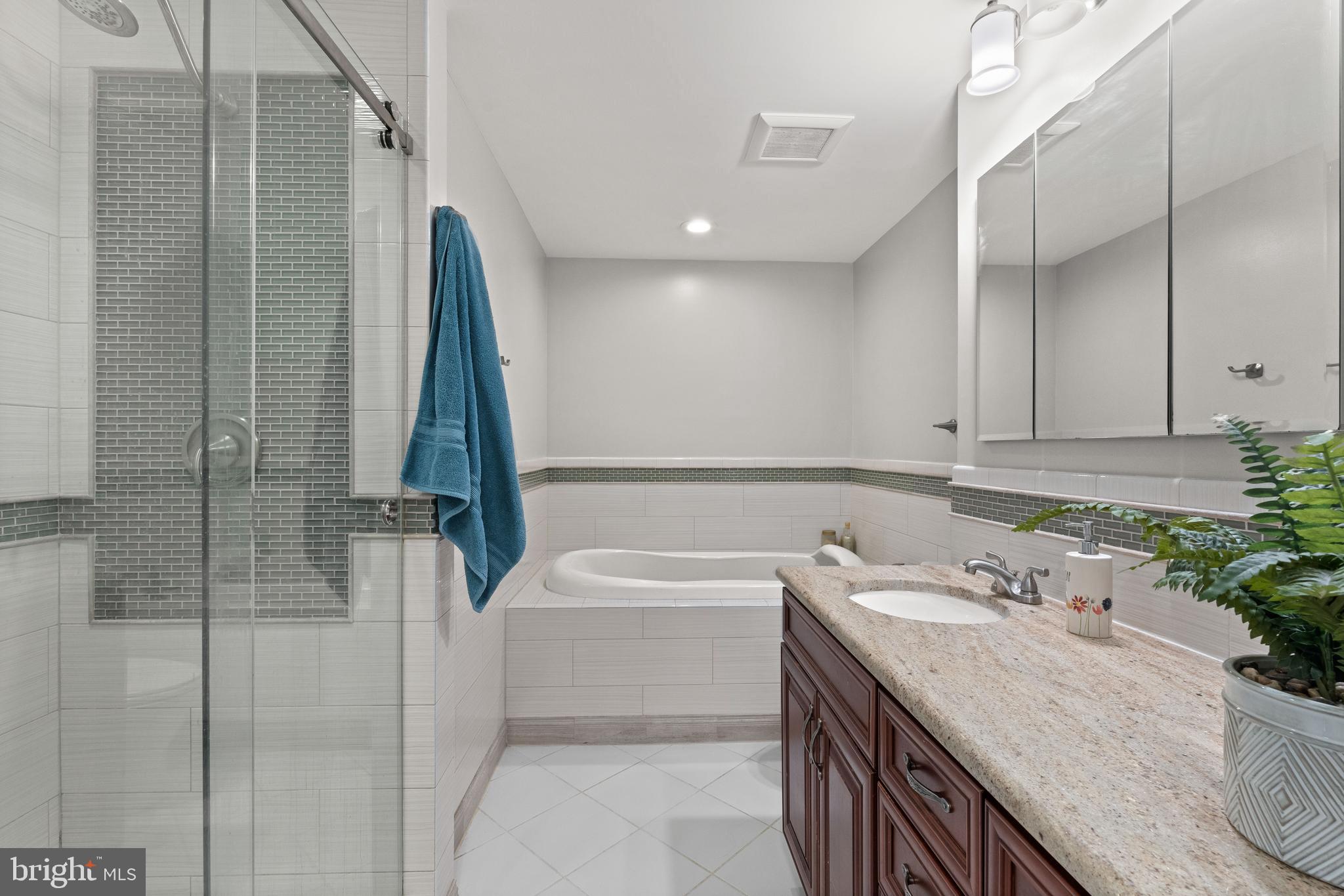 RUCKERS LANGLEY - Residential Lease